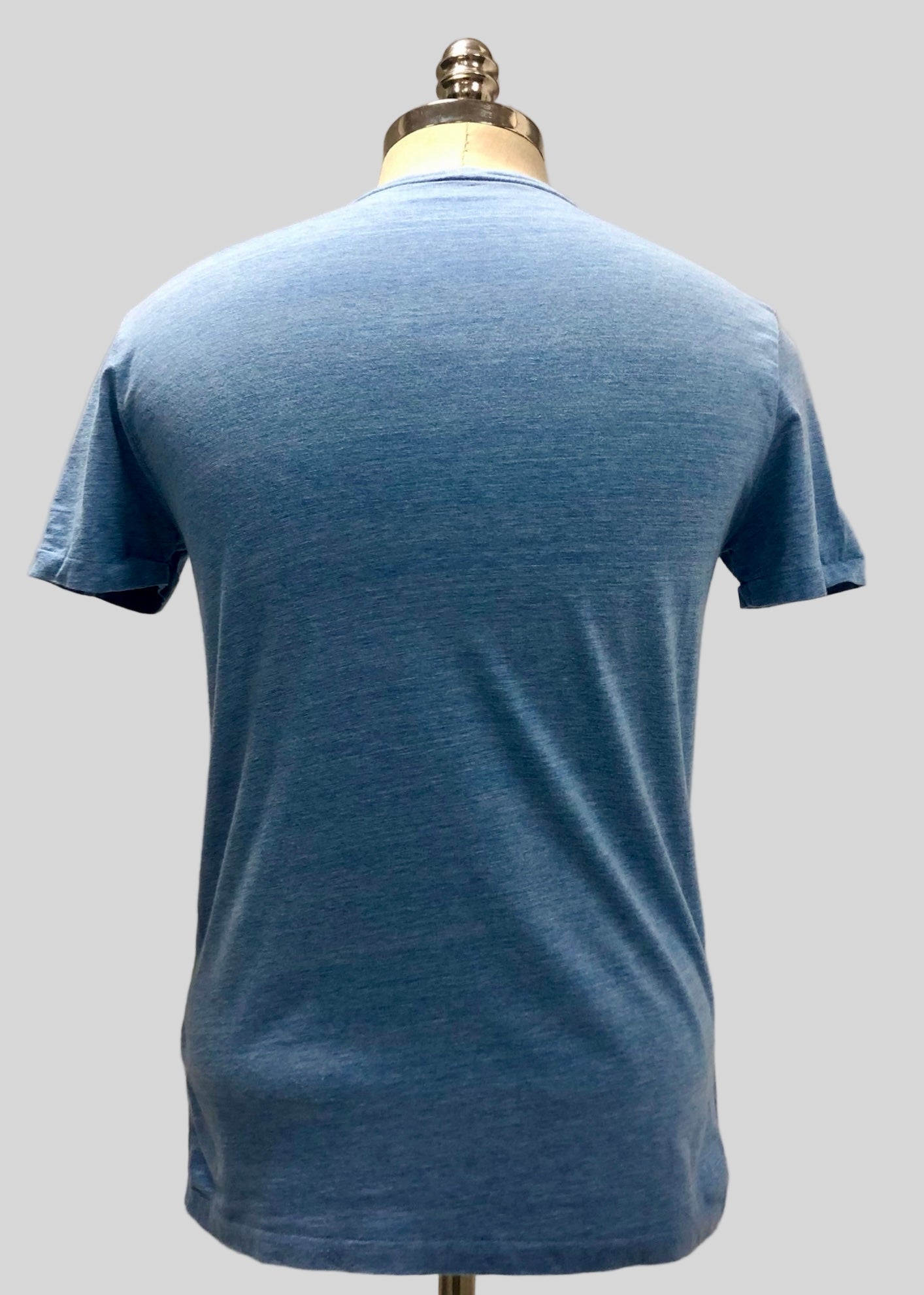 Camiseta cuello redondo Polo Ralph Lauren 🏇🏼 color celeste grisáceo Talla Small