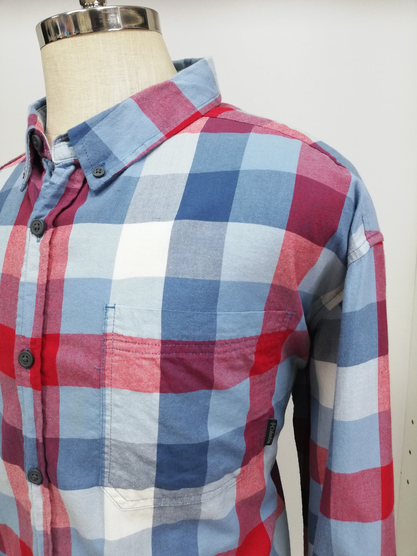 Camisa Columbia 🔹 Con patrón de cuadros en color rojo, azul y blanco Talla XXL