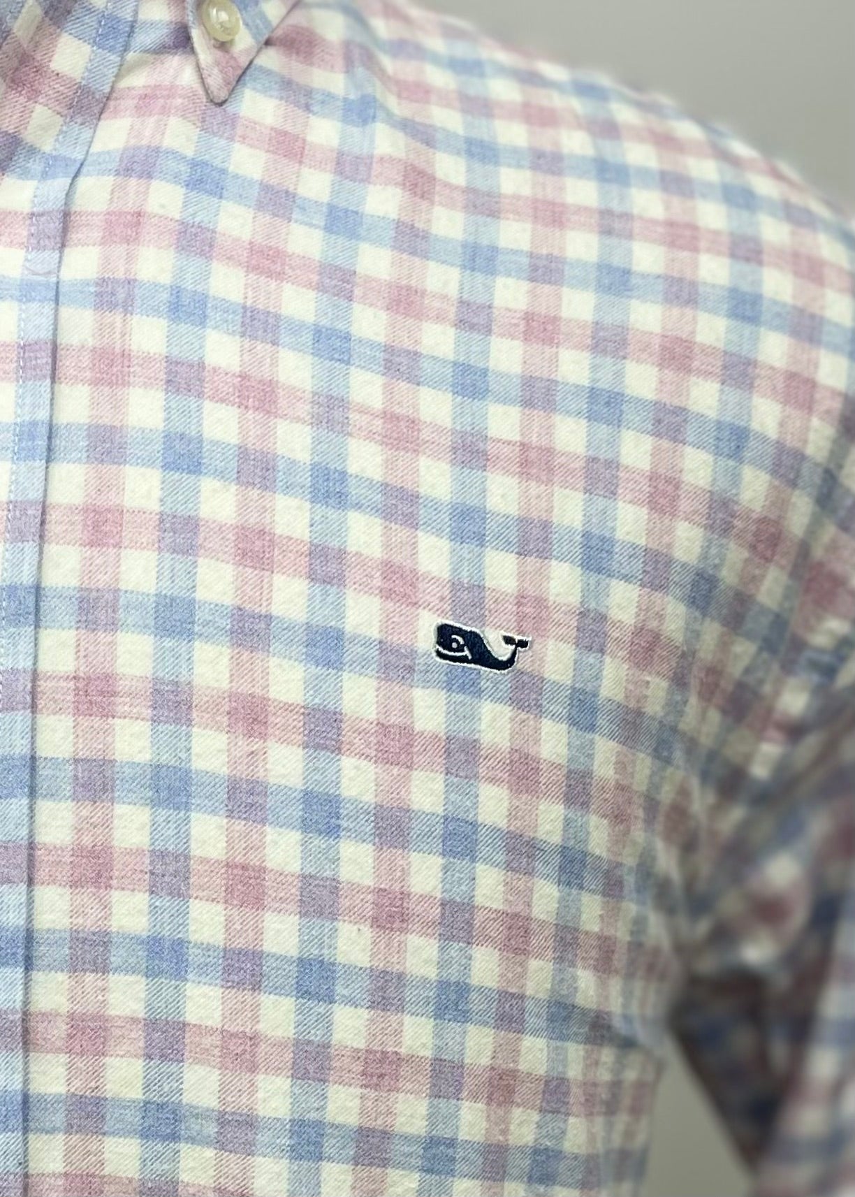 Camisa de botones Vineyard Vines 🐳 color blanco de cuadros en color celeste y rosado Talla L Entalle Regular