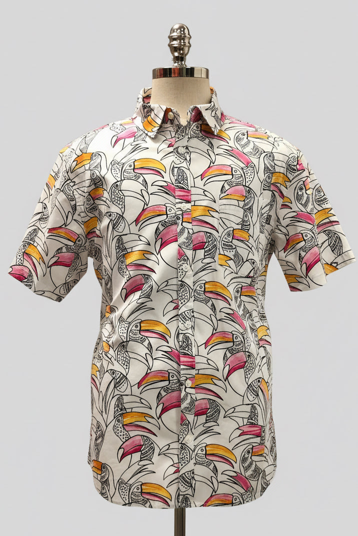 Camisa de botones Hurley 🏄🏽‍♂️ color blanco con diseño de tucanes Talla XL Entalle Regular