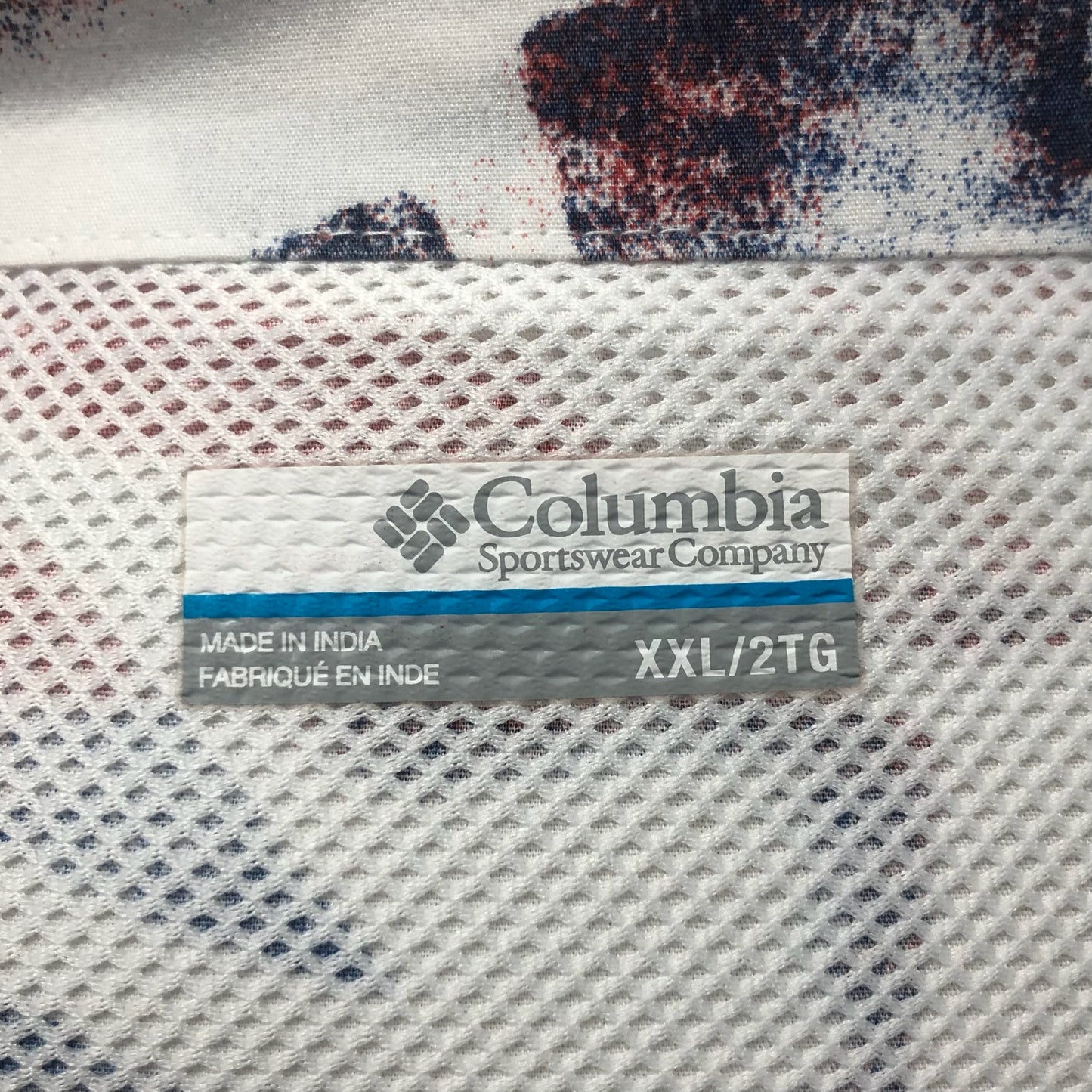 Camisa Columbia 🔹Color blanco con diseño floral en azul y rojo Talla XXL