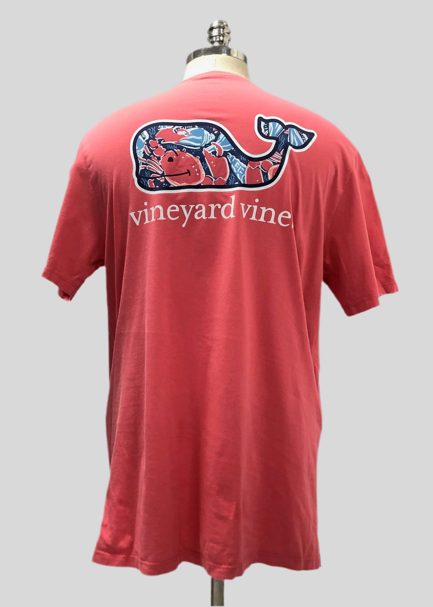 Camiseta cuello redondo Vineyard Vines 🐳 color rosado magenta con Diseño de ballena Talla L