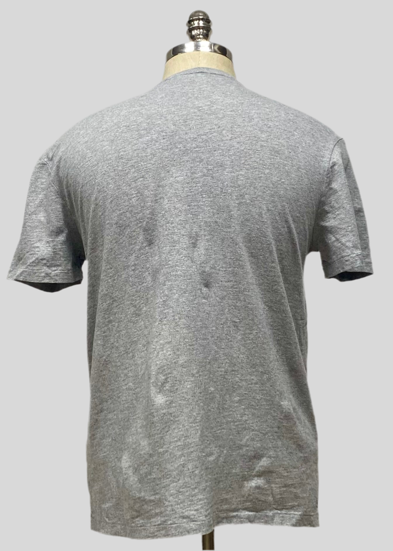 Camiseta cuello redondo Polo Ralph Lauren 🏇🏼 color gris con diseño de polo bear Talla M Entalle Regular (ver descripción)