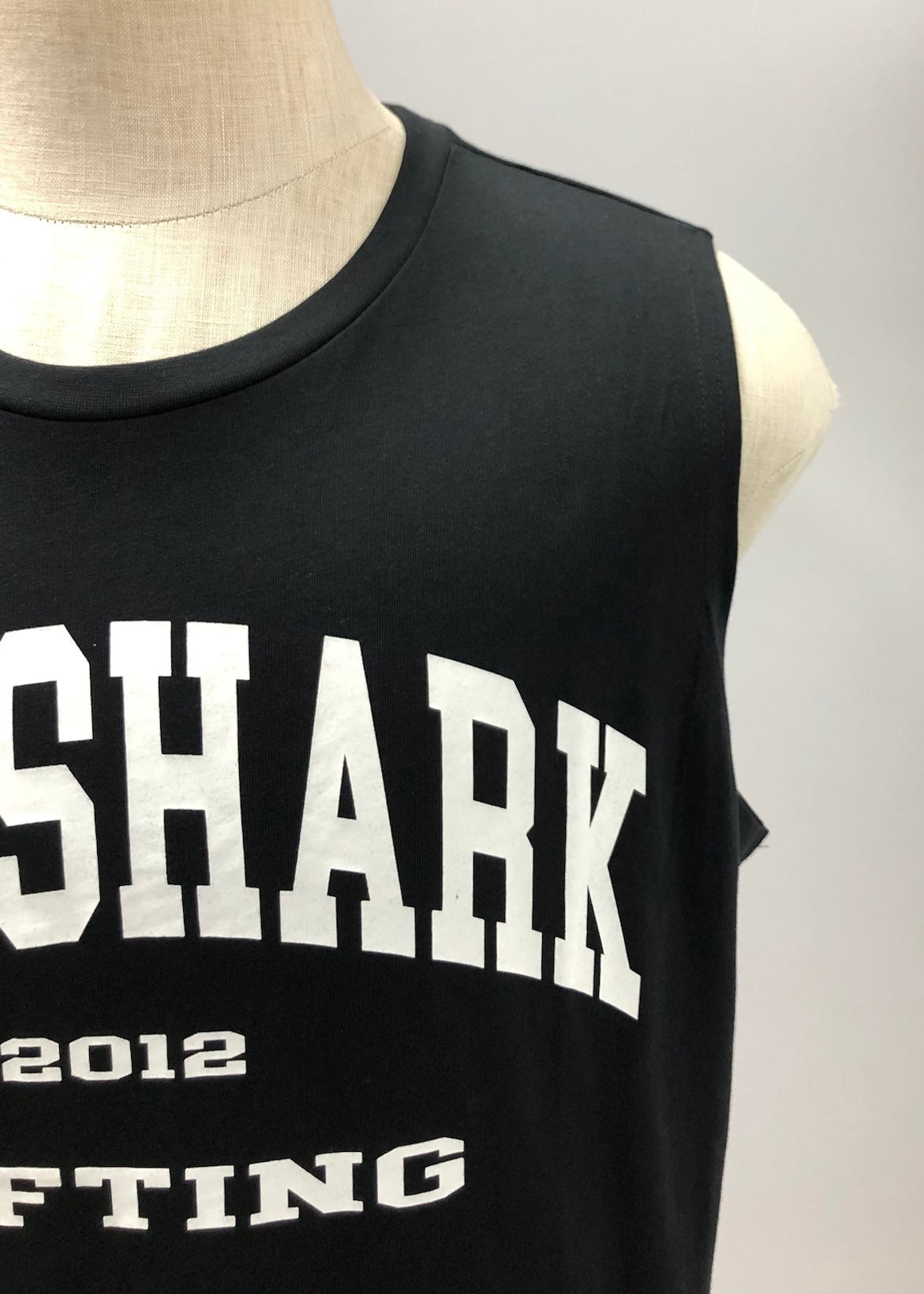 Camiseta de entrenamiento sin mangas Gymshark 🏋🏽 color negro y logo Lifting en blanco Talla S y M