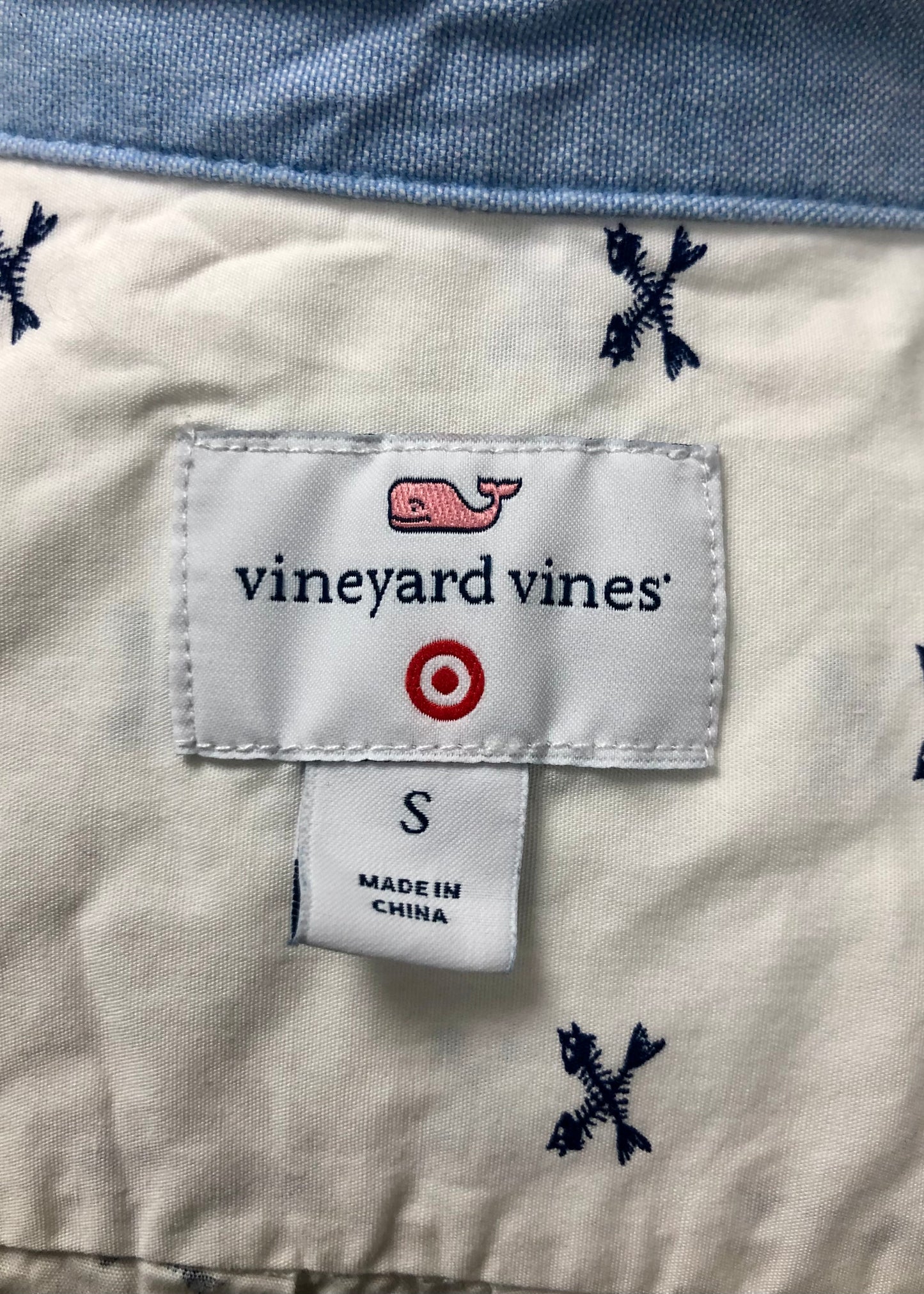 Camisa de botones Vineyard Vines 🐳 color blanco con diseño de X en color azul navy Talla S Entalle Regular