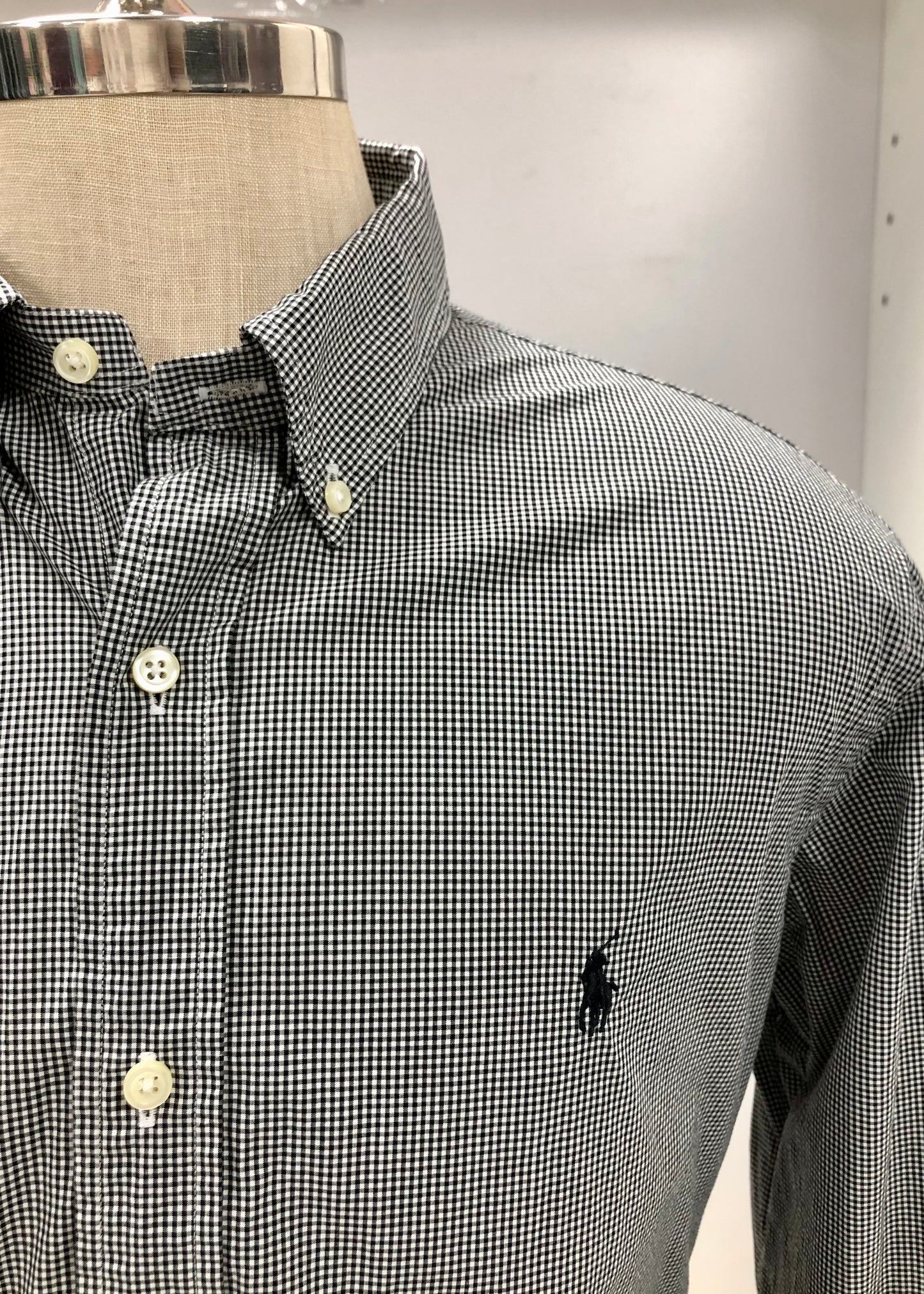 Camisa Polo Ralph Lauren 🏇🏼 con patron de cuadros finos negro y blanco Talla L Entalle Clásico