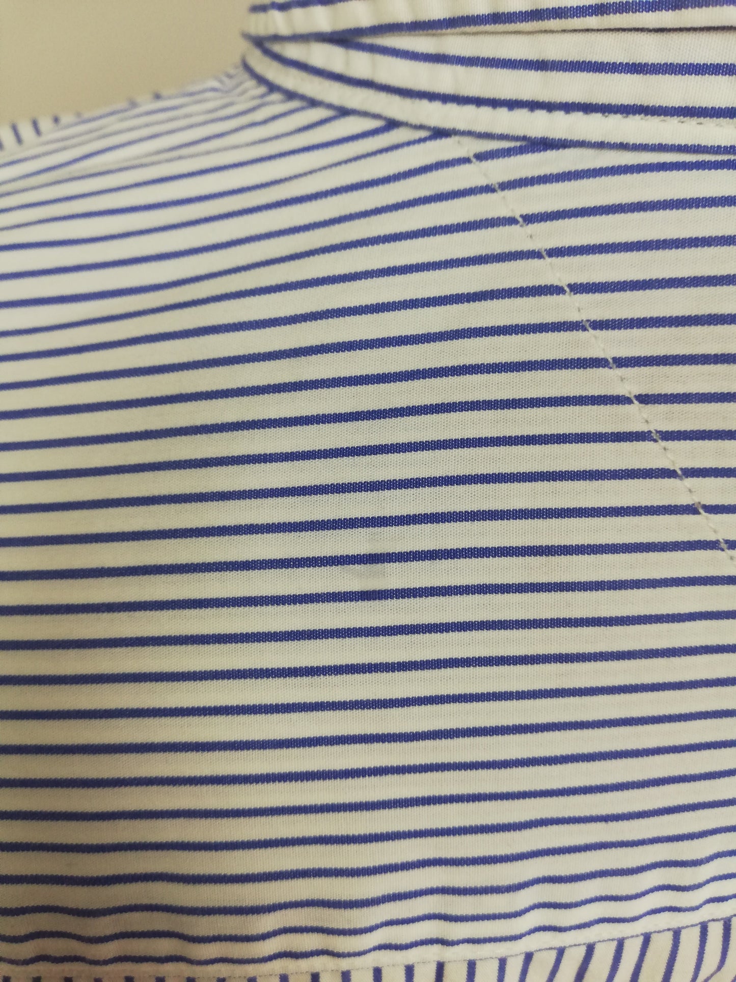 Camisa de botones Tommy Hilfiger 🇺🇸 en color blanco con rayas en color azul Talla M Entalle Regular (ver descripción)