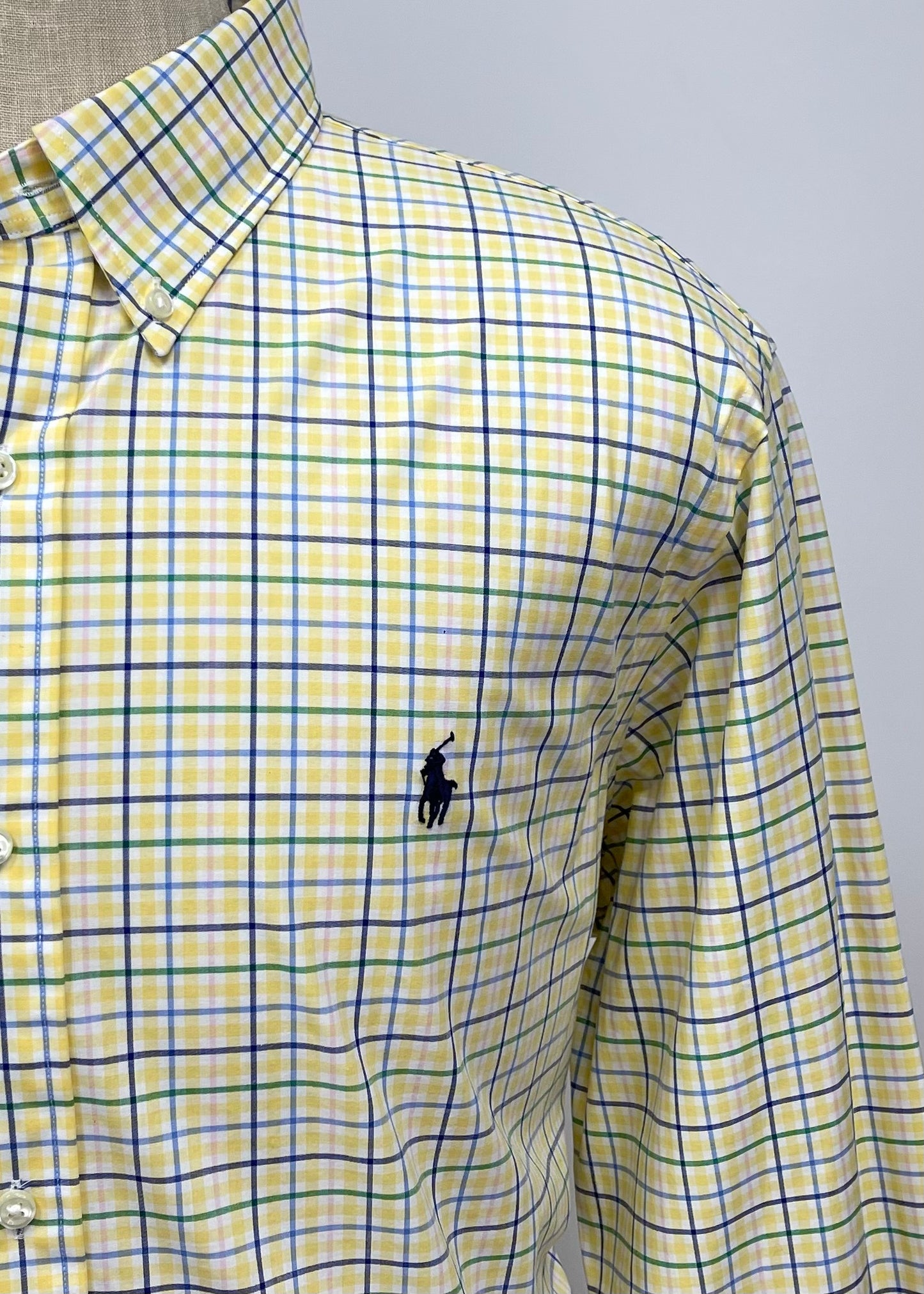 Camisa Polo Ralph Lauren 🏇🏼 color amarillo con patrón de cuadros azul, verde y blanco Talla XL Entalle Clásico