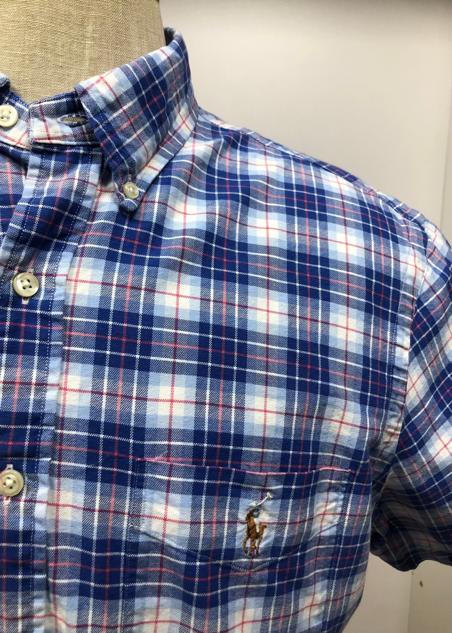 Camisa Polo Ralph Lauren 🏇🏼 Oxford con patron de cuadros en color azul, rojo y blanco Talla L Entalle Regular