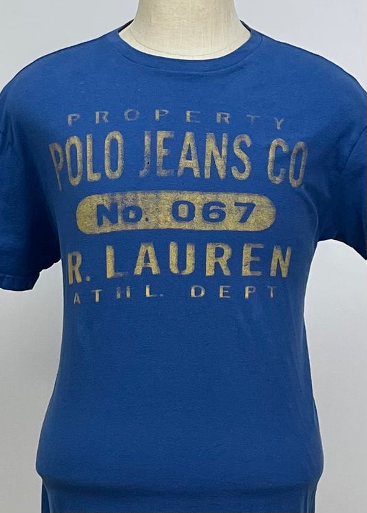 Camiseta cuello redondo Polo Ralph Lauren 🏇🏼 color azul con diseño Polo 67 en amarillo Talla S Entalle Regular