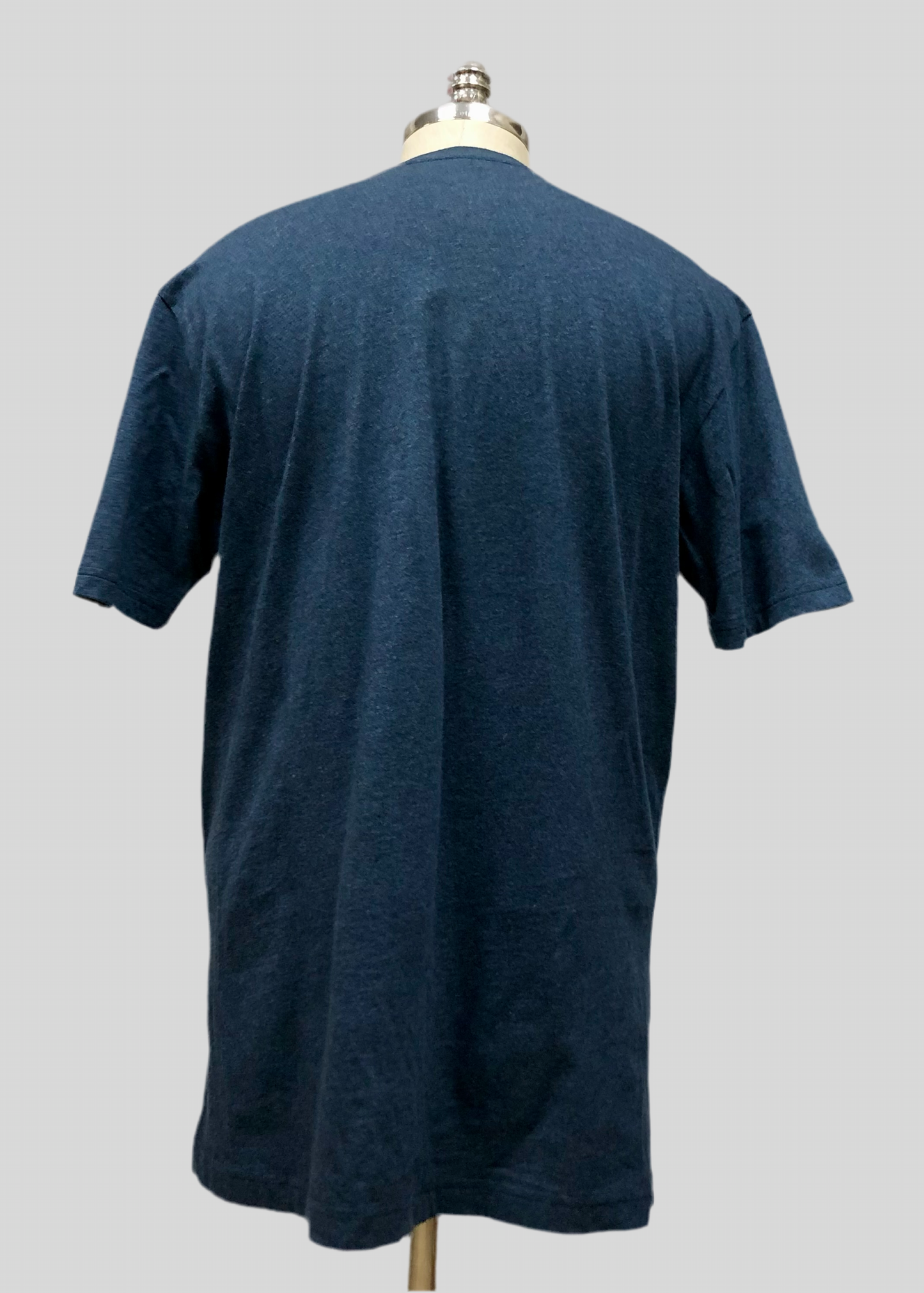 Camiseta cuello V Psycho Bunny 🐰 color azul grisáceo con logo tradicional bordado Talla L