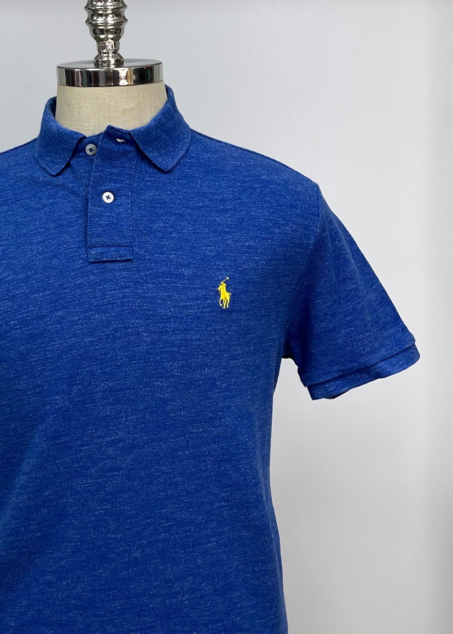 Camiseta Polo Ralph Lauren 🏇🏼 color azul y logo amarillo Talla L Entalle Custom Fit