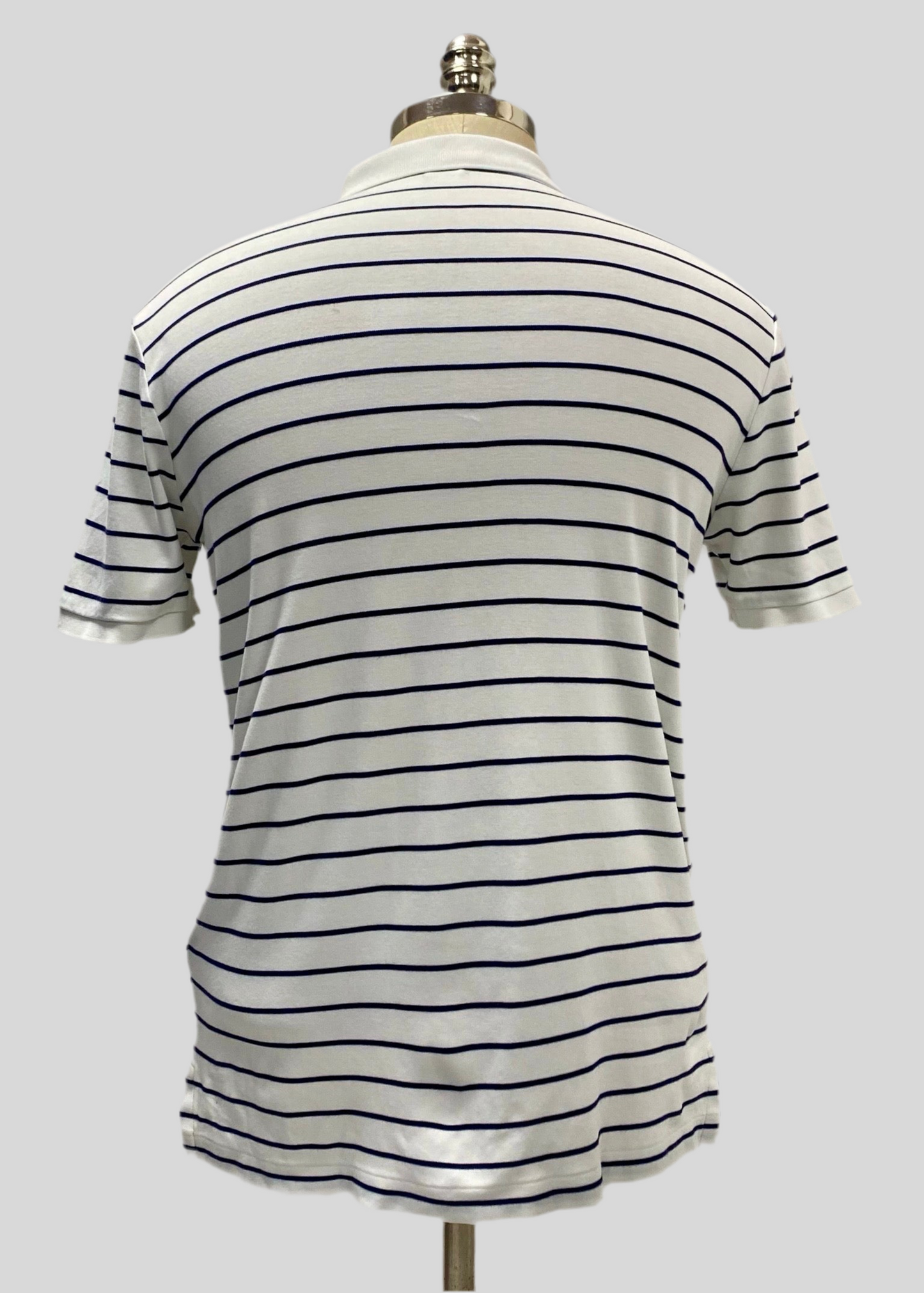 Camiseta Polo Ralph Lauren 🏇🏼 Color blanco con patrón de rayas color Azul navy Talla S Entalle Clásico