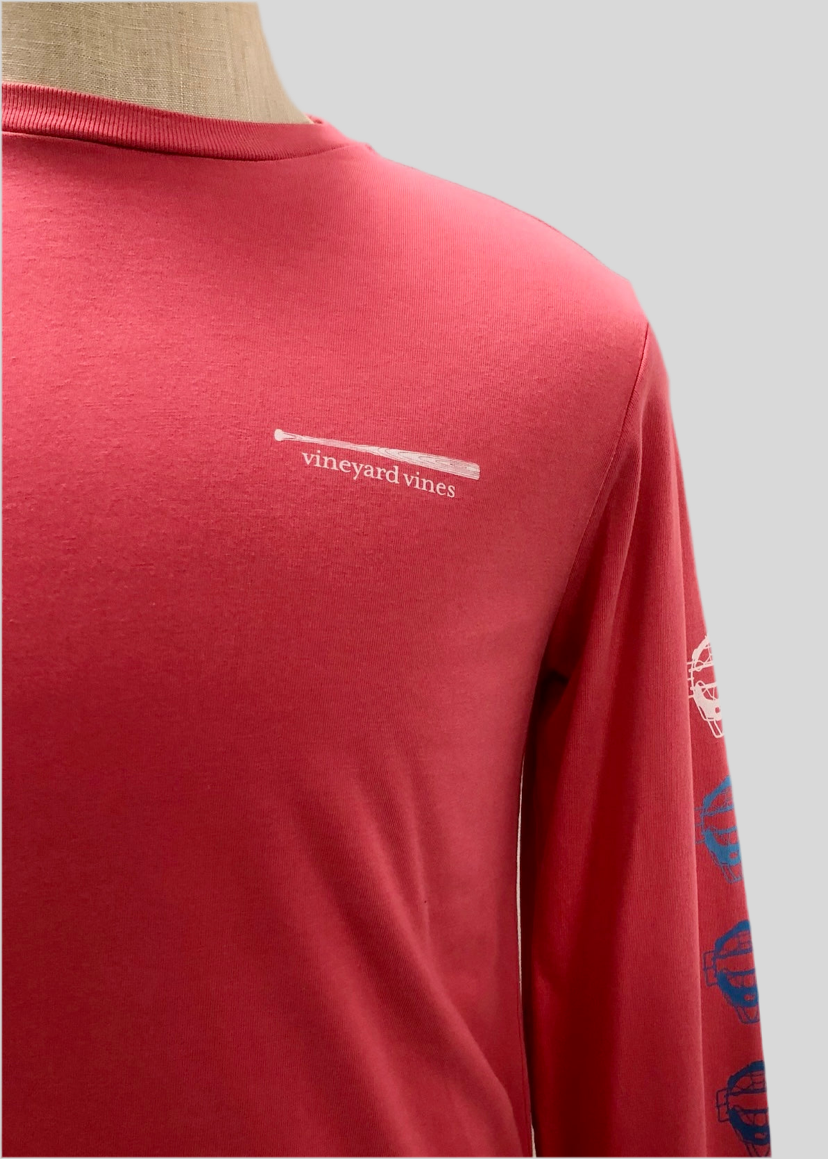 Camiseta de bolsillo Vineyard Vines 🐳 color rosado con Diseño de Beisbol en blanco Talla S