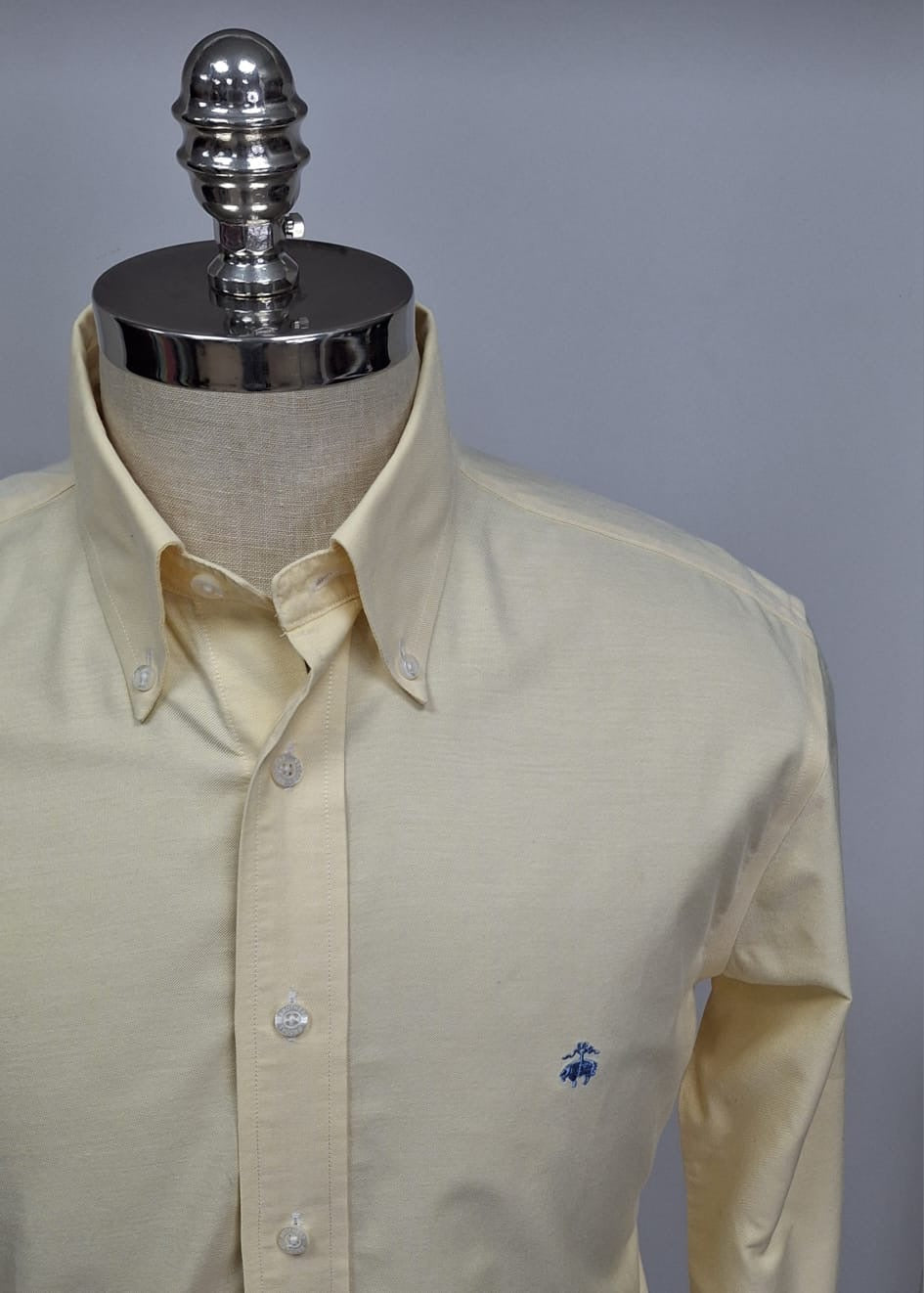 Camisa Brooks Brothers 🐑 color amarillo claro tornasol Talla M Entalle Regular