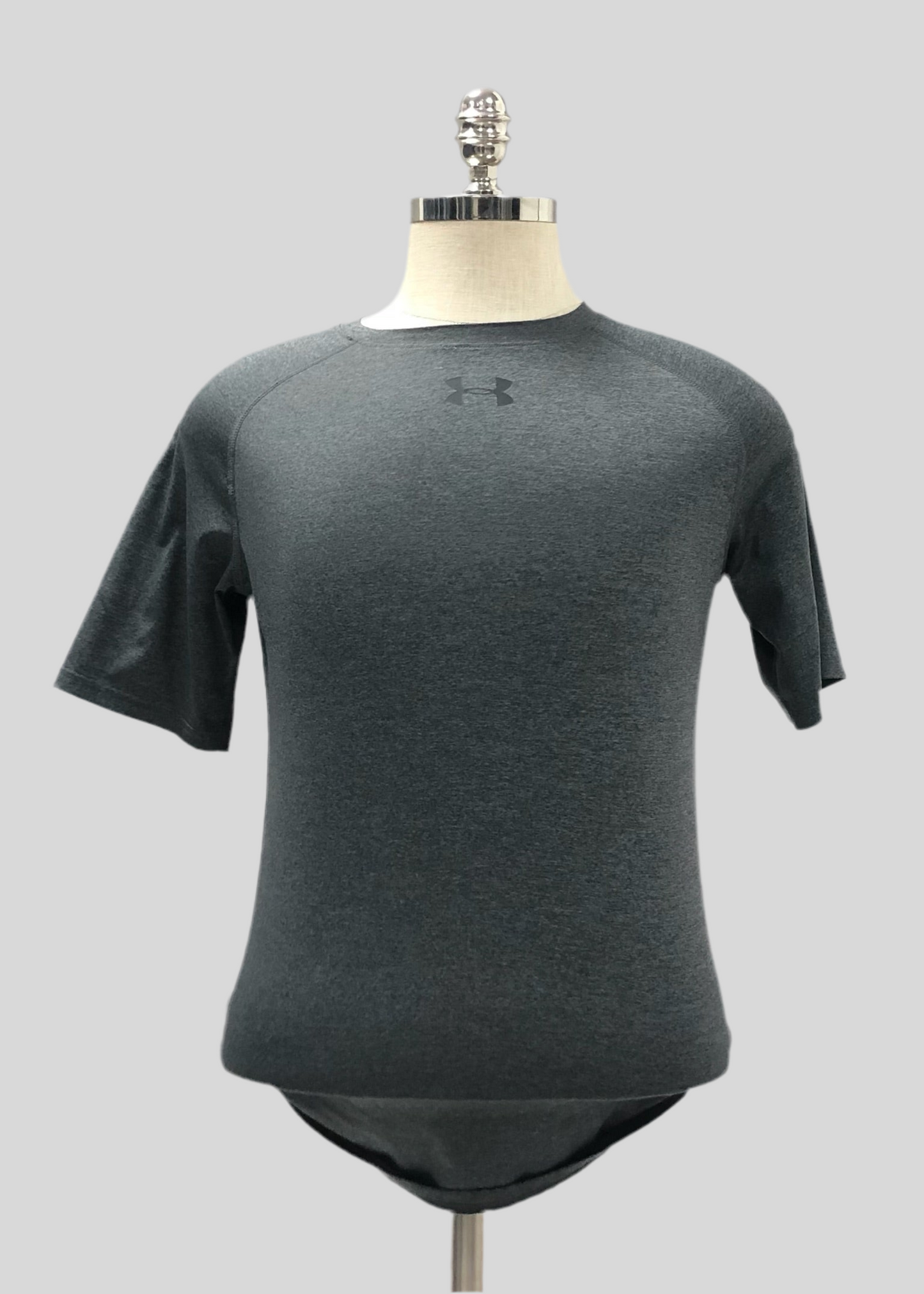 Camiseta de compresión Under Armour 🏋🏽 color gris y logo en gris oscuro Talla L (ver descripción)