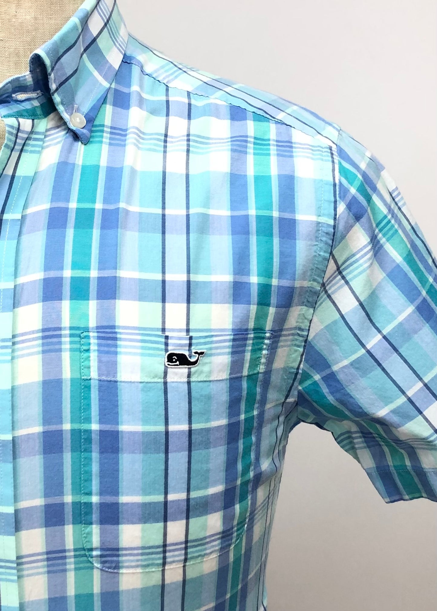 Camisa Vineyard Vines 🐳 con patrón de cuadros tartán en color celeste, turquesa y blanco Talla S Entalle Slim Fit