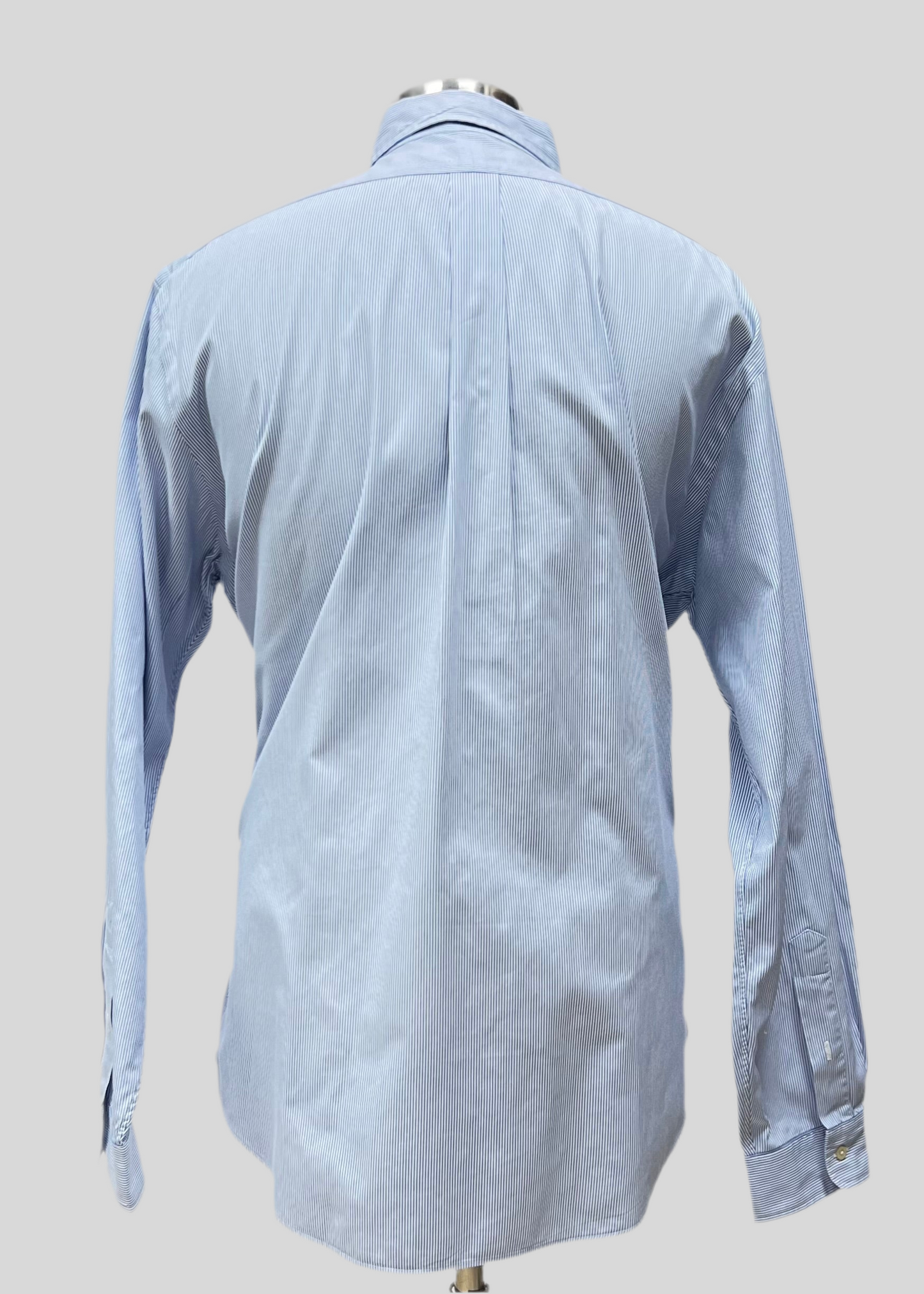 Camisa Polo Ralph Lauren 🏇🏼 color blanco con patron de rayas finas en color celeste Talla XL Entalle Regular