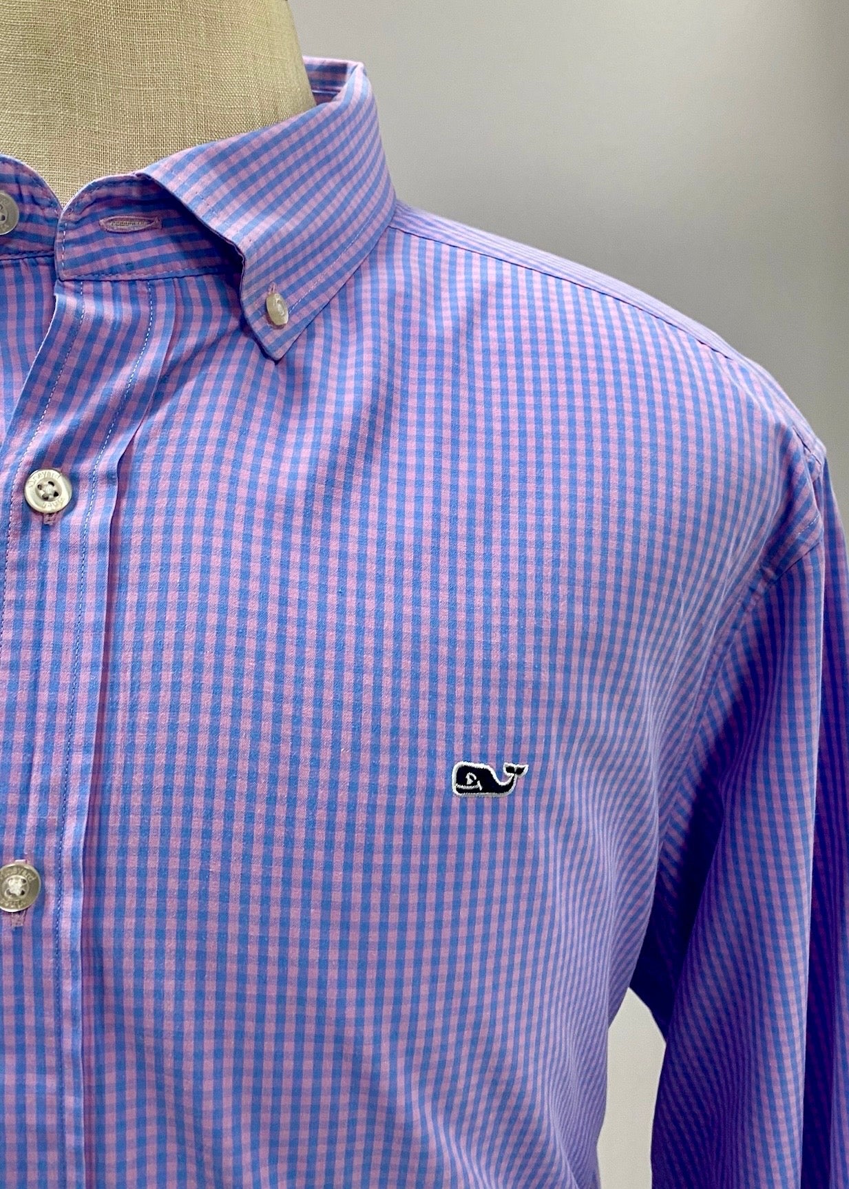 Camisa de botones Vineyard Vines 🐳 de cuadros en color rosado y celeste Talla XL Entalle Regular