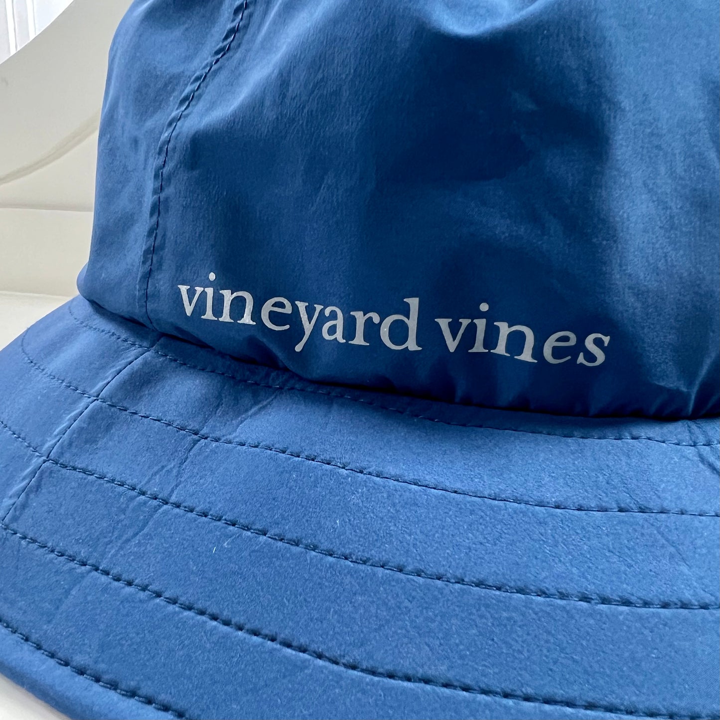 Sombrero Vineyard Vines 🐳 color Azul  Con protección solar Talla OS