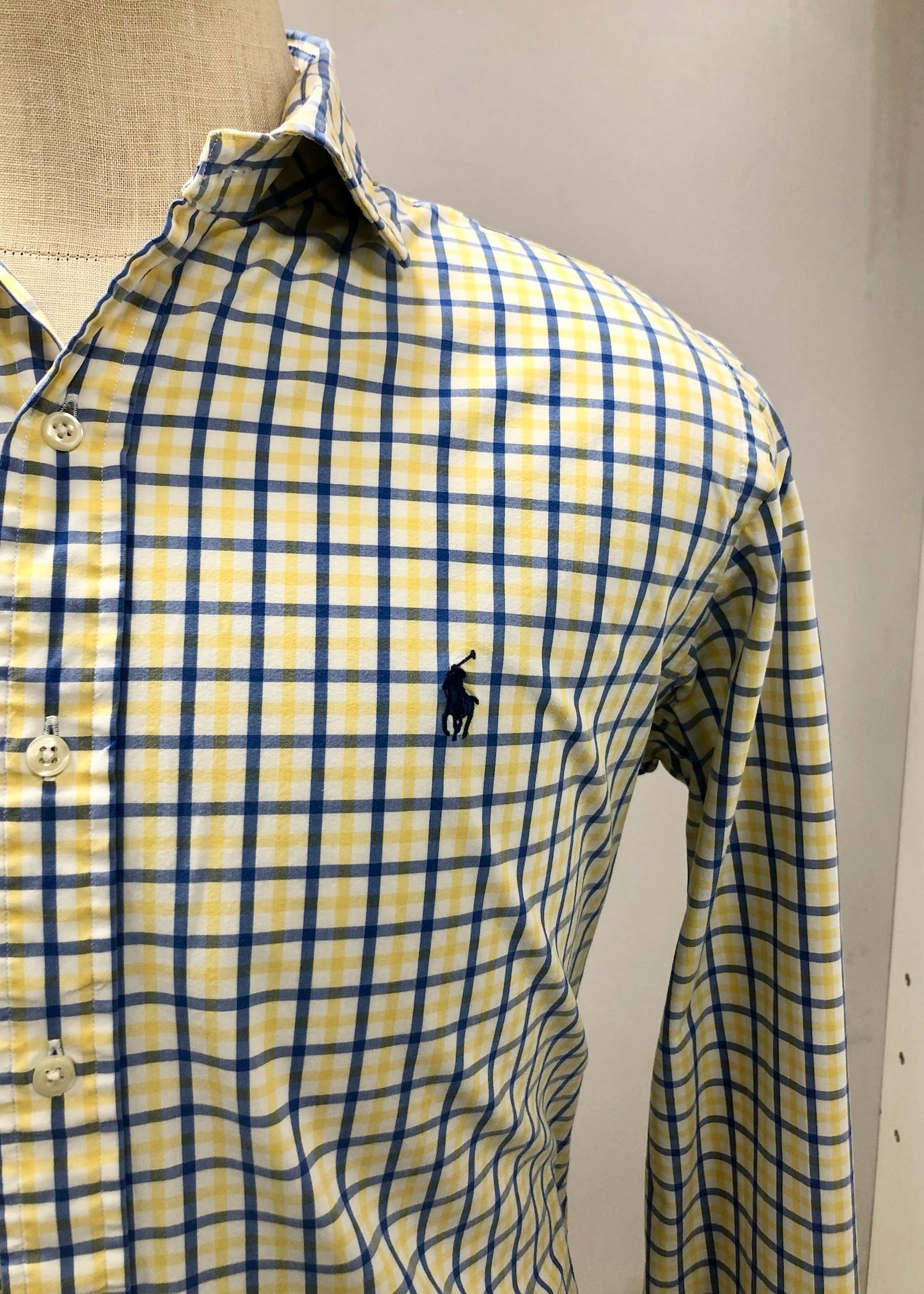 Camisa Polo Ralph Lauren 🏇🏼 color blanco de cuadros en amarillo y azul Talla L Entalle Clásico