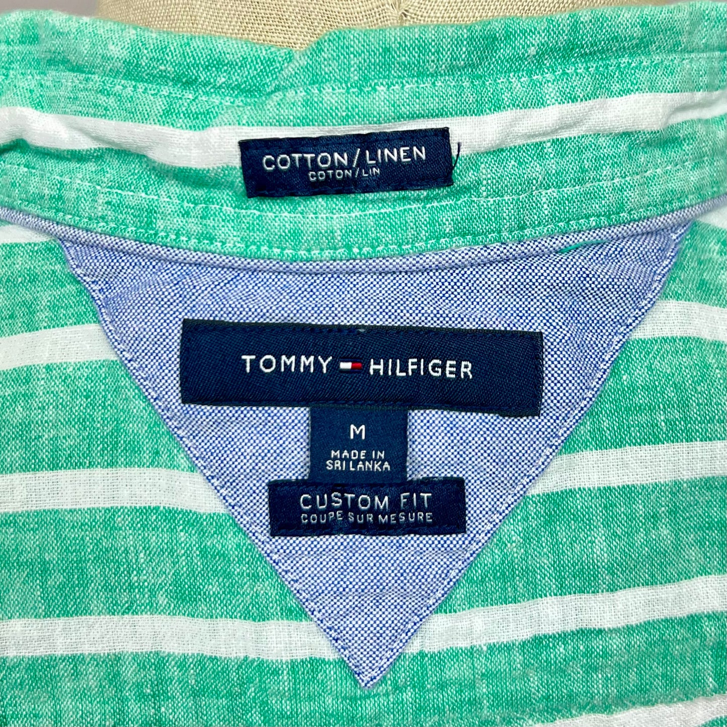 Camisa de botones Tommy Hilfiger 🇺🇸 de lino de rayas en color verde y blanco Talla M Entalle Custom Fit