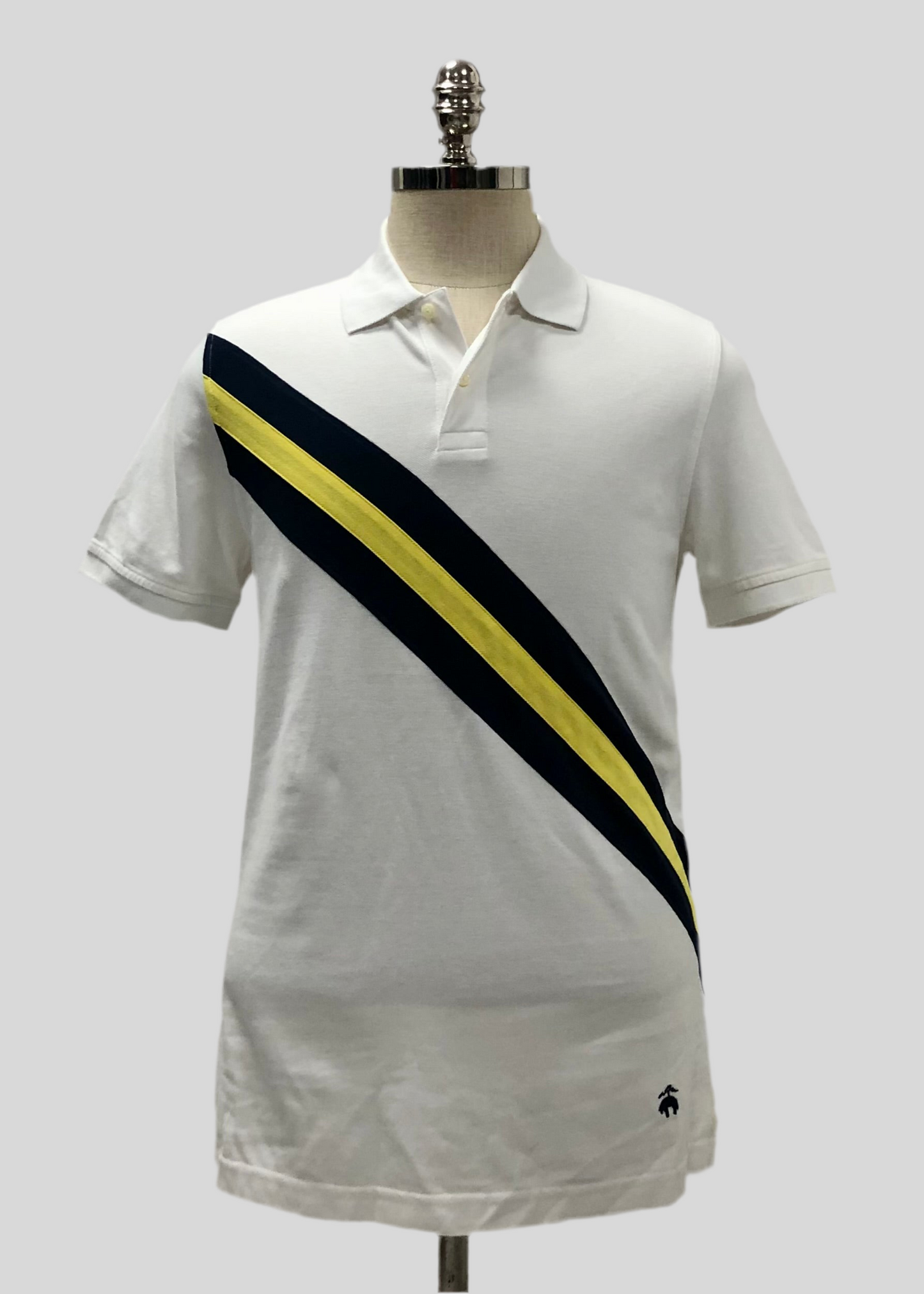 Camiseta Polo Brooks Brothers 🐑 color blanco con franjas en azul y amarillo Talla M Entalle Slim Fit