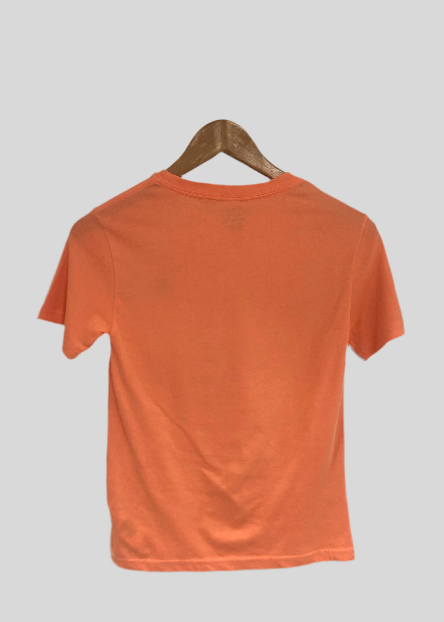 Camiseta cuello redondo de niño Ralph Lauren 🏇🏼  color naranja y logo en color azul navy Talla S (8) Entalle Regular