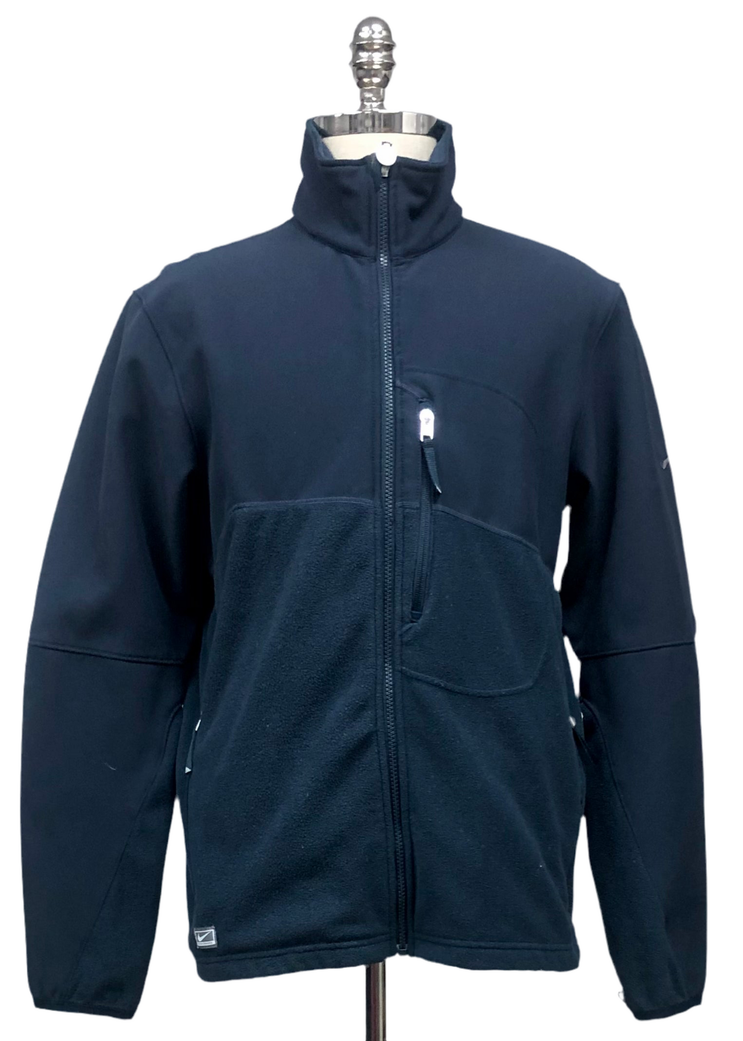 Jacket Nike ✔️color azul navy y con zíper completo y logo en color blanco Talla L