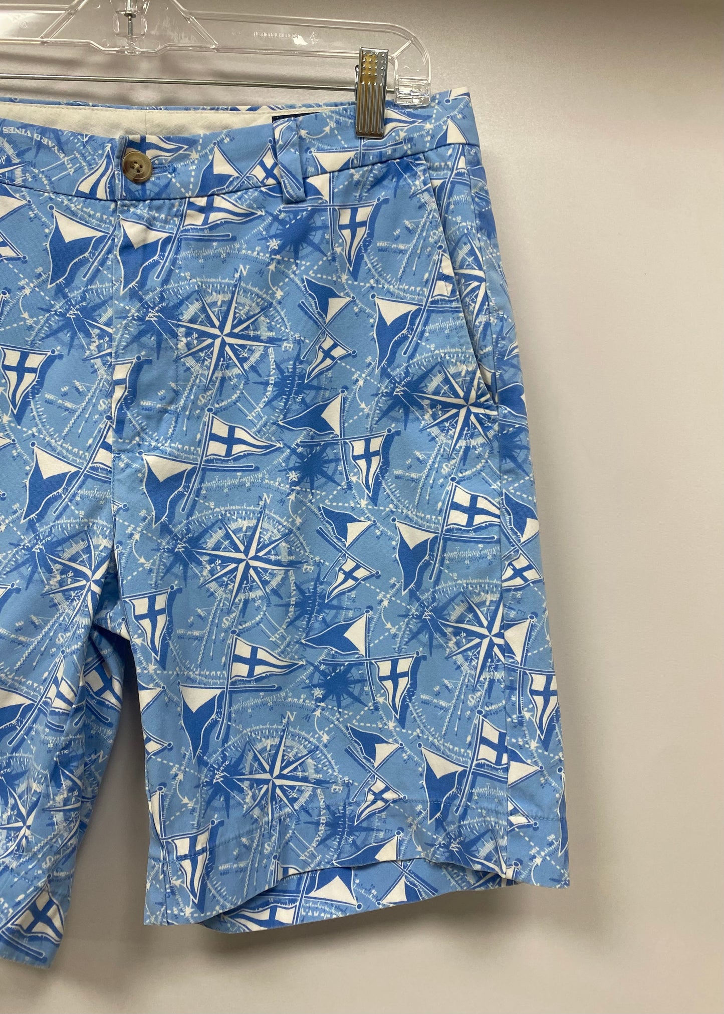 Short Casual Vineyard Vines 🐳 color celeste y azul con diseño de nautico talla 32