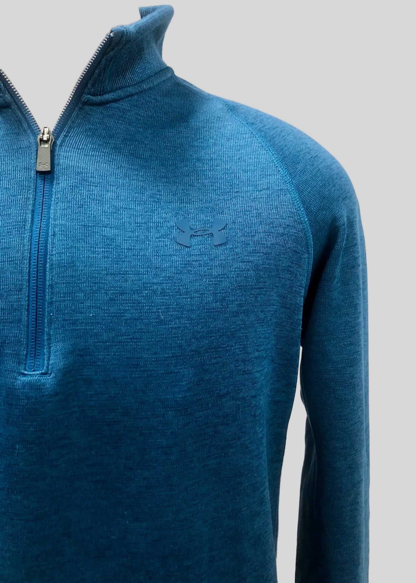 Sueter Jersey Under Armour 🏋🏽 color azul claro y logo en color azul Talla L