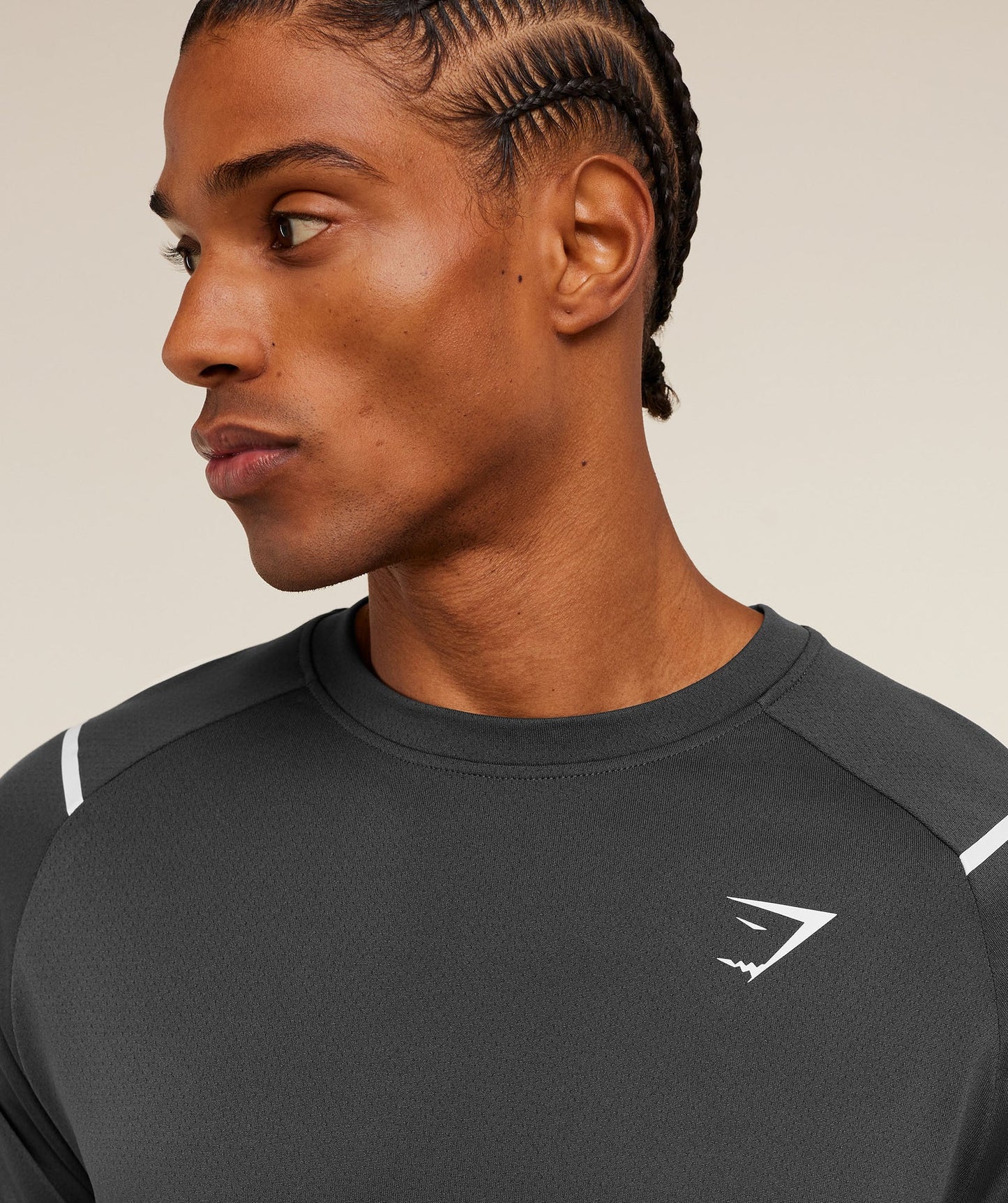 Camiseta de entrenamiento cuello redondo Gymshark 🏋🏽 color gris oscuro con líneas y logo en blanco Talla L