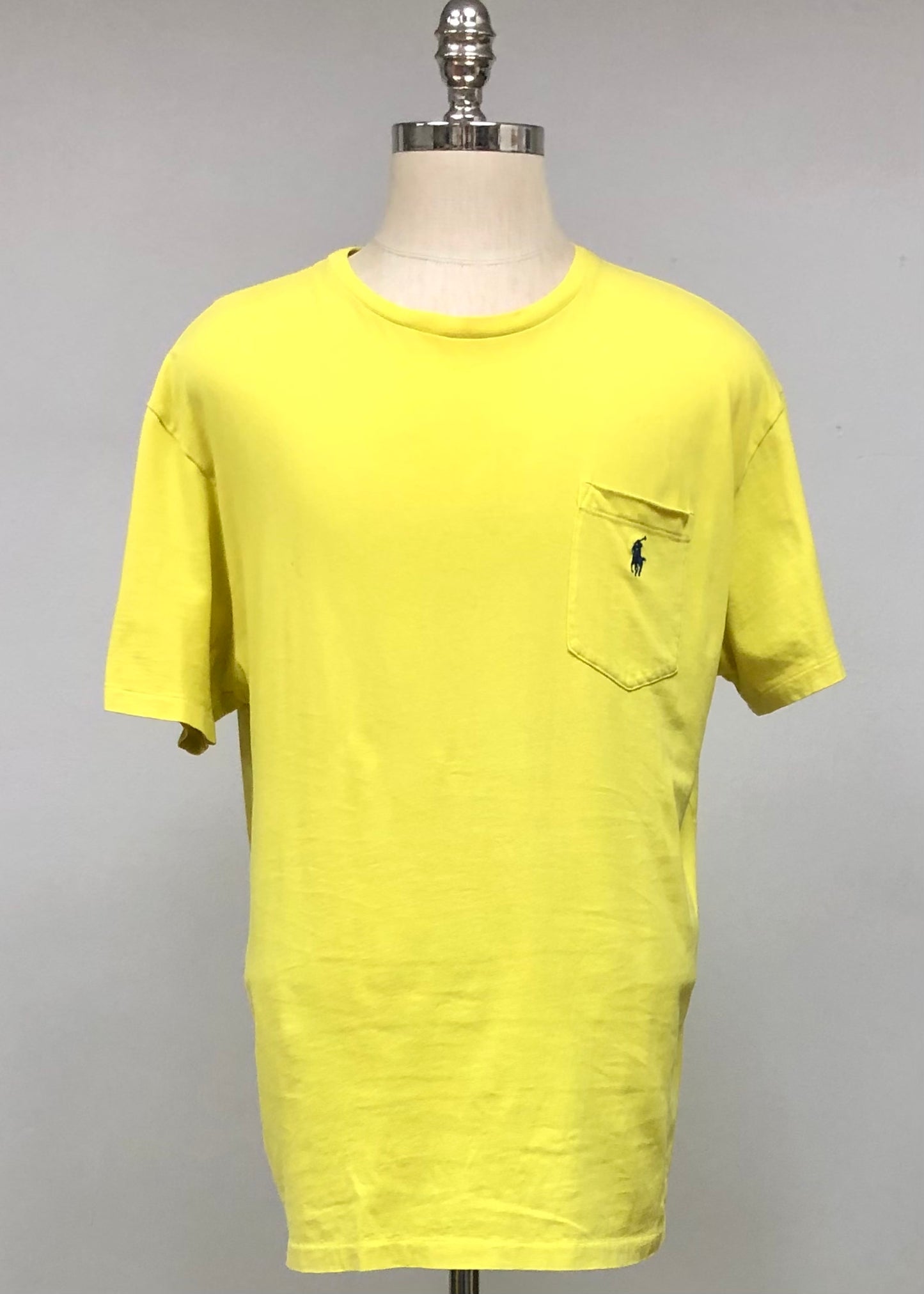 Camiseta cuello redondo Polo Ralph Lauren 🏇🏼 color amarillo intenso y diseño con bolsillo Talla L