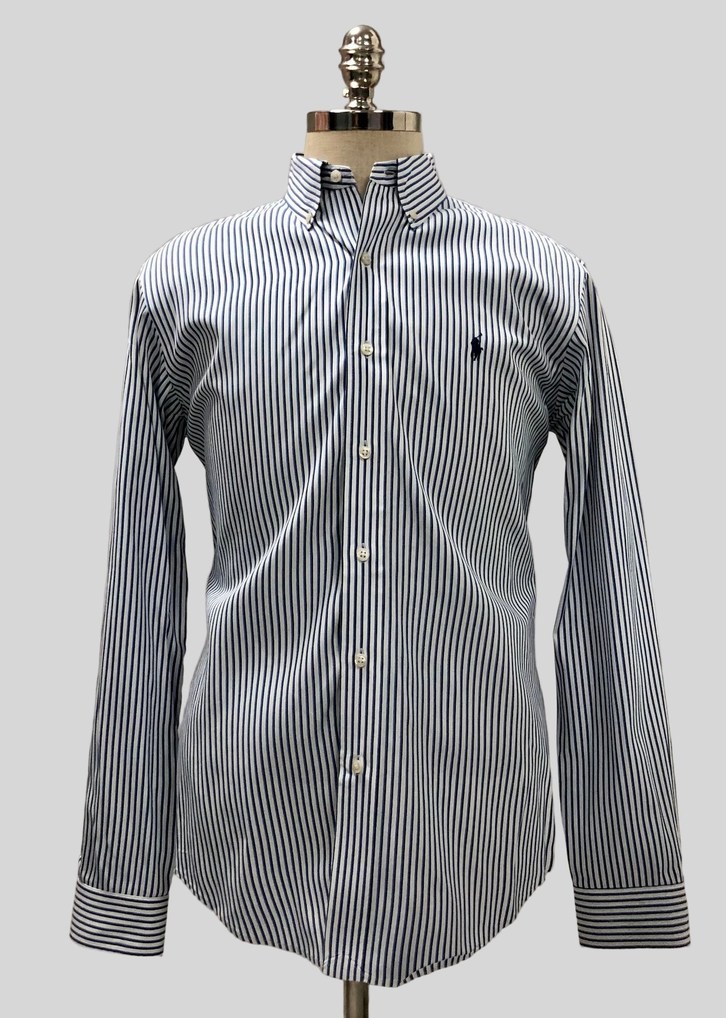 Camisa Polo Ralph Lauren 🏇🏼 Color blanco de rayas en color azul navy Talla L Entalle Custom Fit
