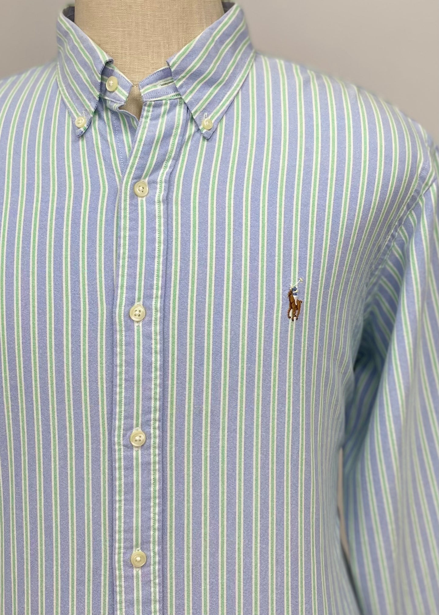 Camisa Polo Ralph Lauren 🏇🏼 Oxford color celeste con rayas en color verde y blanco Talla XL Entalle Regular