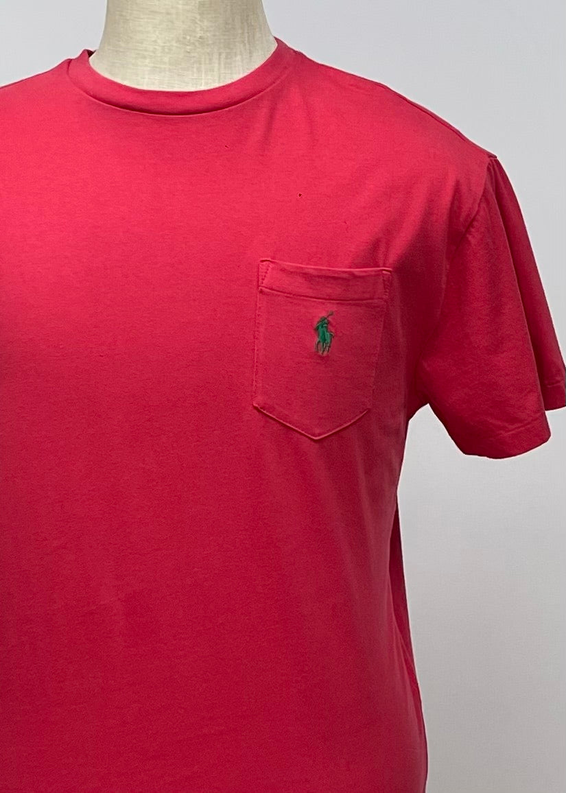 Camiseta cuello Redondo Polo Ralph Lauren 🏇🏼 color rojo con bolsillo Talla Medium Entalle Clásico