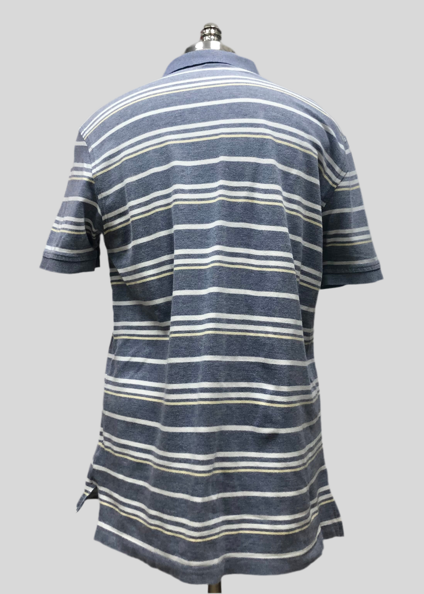 Camiseta Polo Brooks Brothers 🐑 color gris con patrón de rayas en color blanco y amarillo Talla XL Entalle Slim Fit