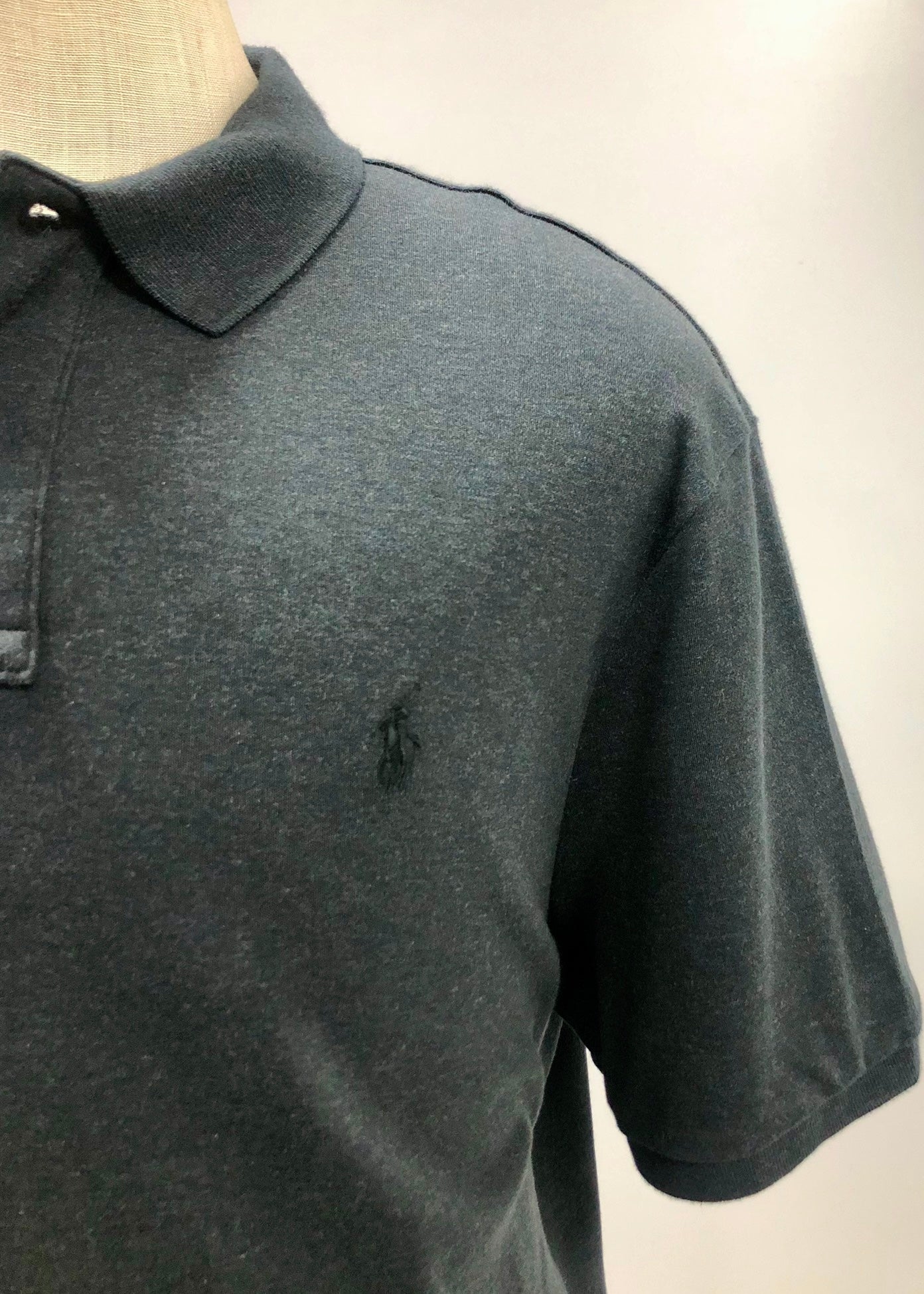 Camiseta Polo Ralph Lauren 🏇🏼 color gris oscuro Talla XL Entalle Regular