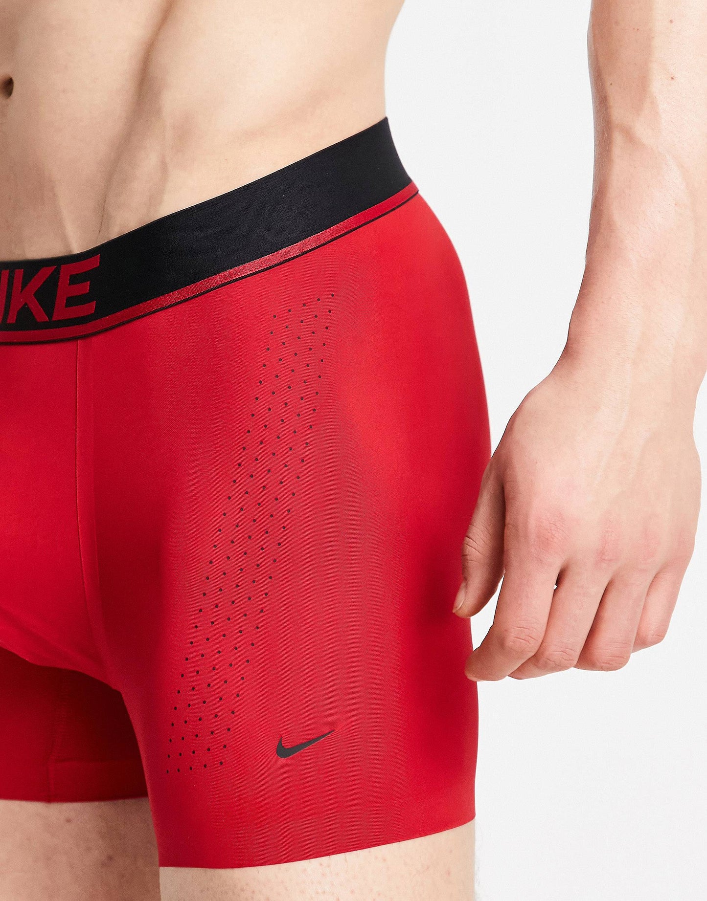 Calzoncillo tipo Boxer Nike Elite Micro - Tela dry-fit en color rojo y diseño de logo en negro Talla XL