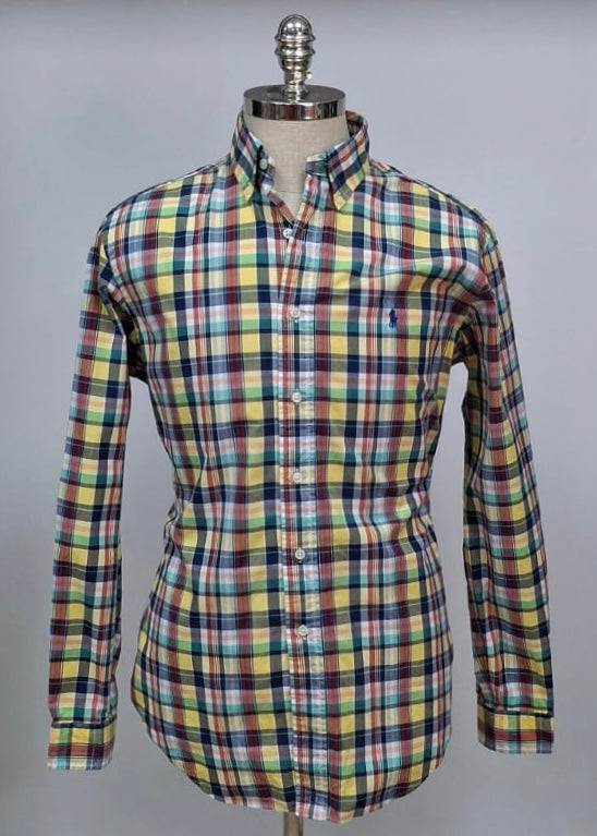 Camisa Polo Ralph Lauren 🏇🏼 Color amarillo con patron de cuadros tartan en color rojo, azul y blanco Talla M Entalle Clásico