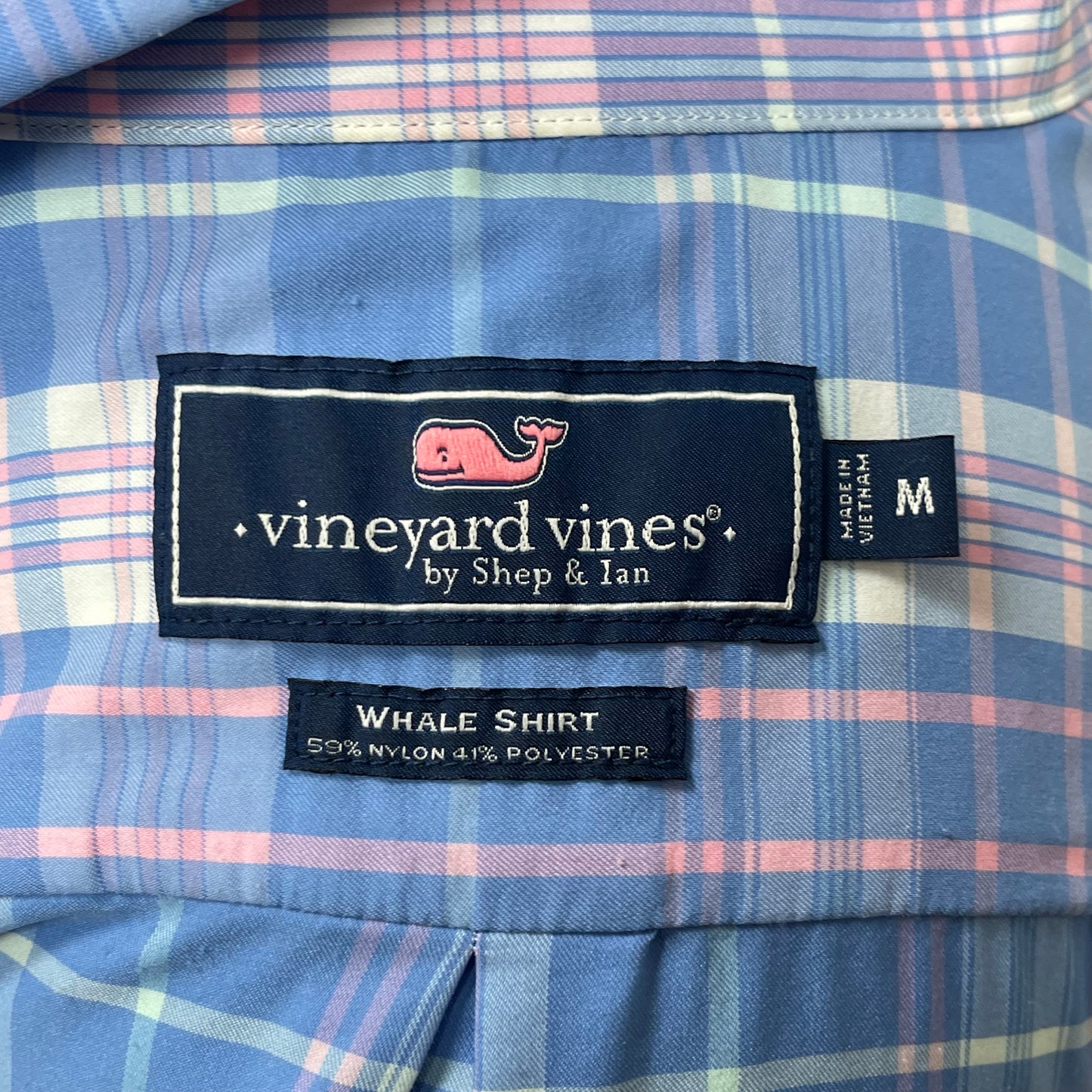 Camisa de botones Vineyard Vines 🐳 Performance con patrón de rayas en color azul, rosaso y blanco Talla M Entalle Regular (ver descripción)