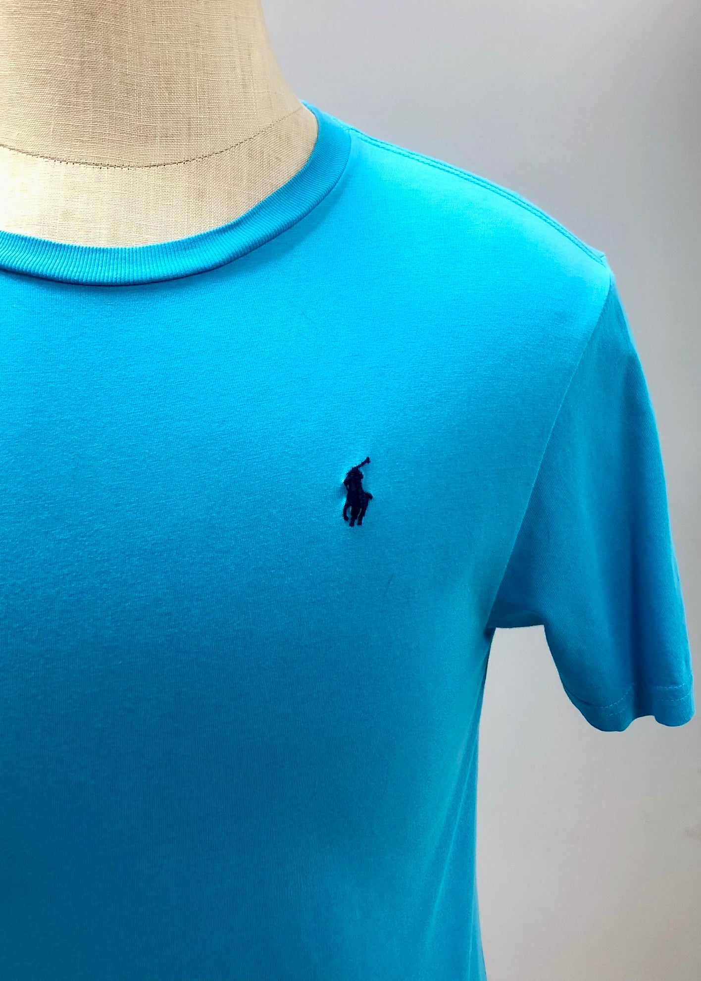 Camiseta cuello redondo de niño Ralph Lauren 🏇🏼 Color celeste Talla L (14-16) Entalle Regular (ver descripción)