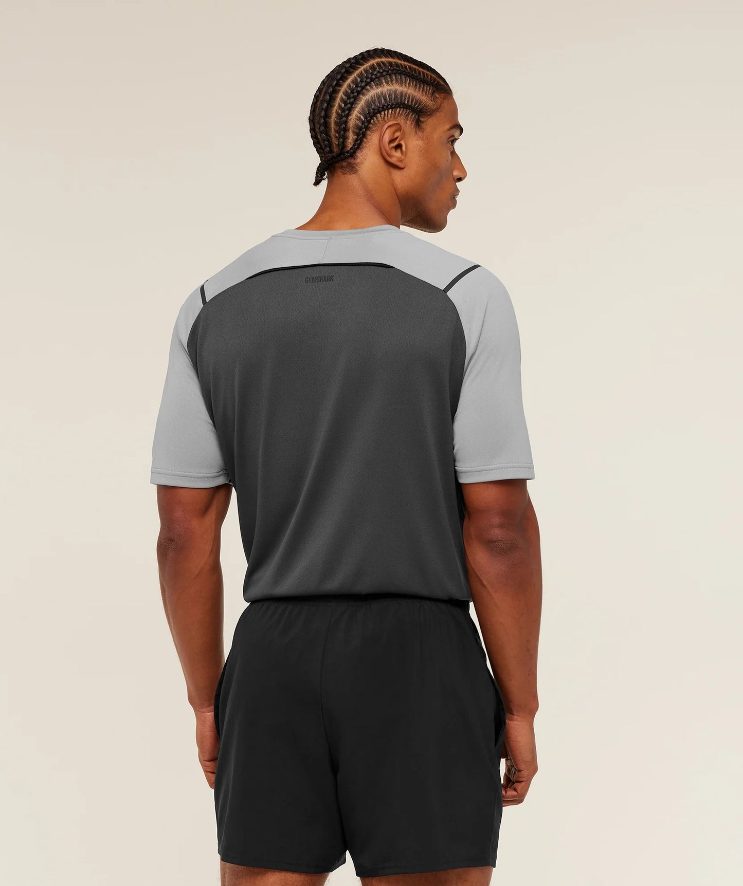 Camiseta de entrenamiento cuello redondo Gymshark 🏋🏽 color gris con líneas y logo en negro Talla L