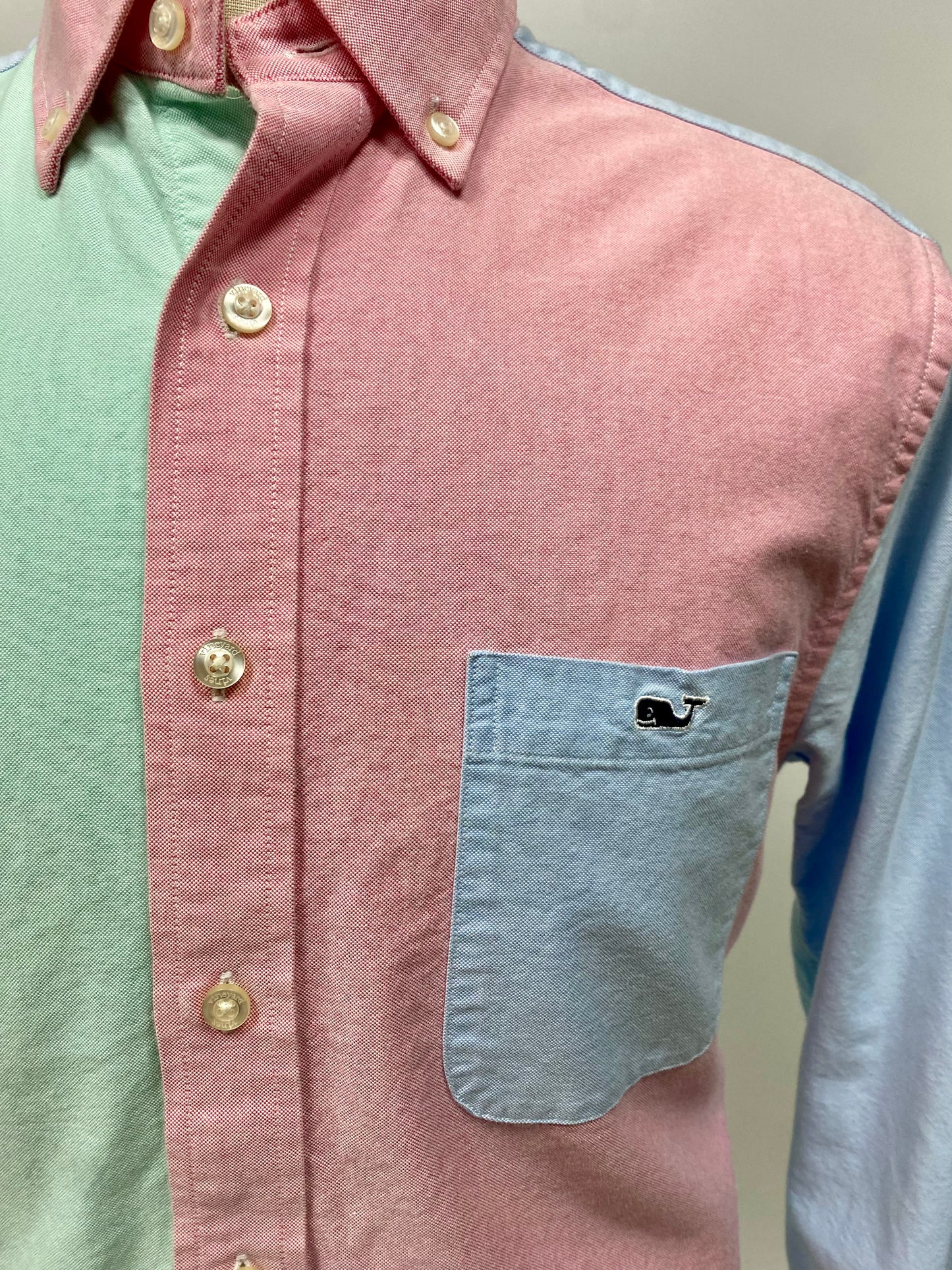 Camisa de botones Vineyard Vines 🐳 Oxford con franjas multicolor Talla M Entalle Slim Fit