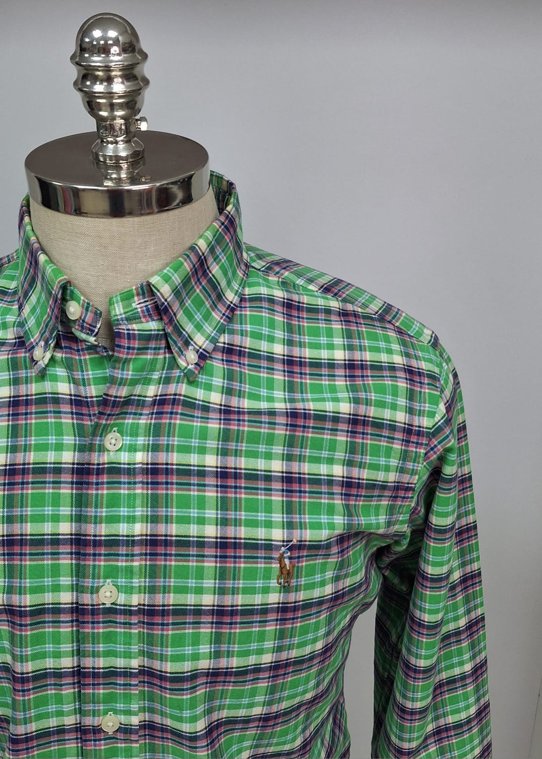 Camisa Polo Ralph Lauren 🏇🏼 Oxford con patron de cuadros tartán en color verde, azul, rosado y blanco Talla M Entalle Regular