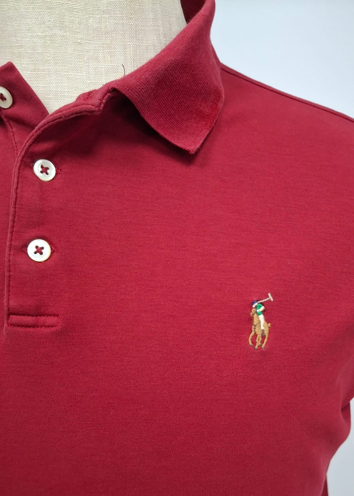 Camiseta Polo Ralph Lauren 🏇🏼 color rojo oscuro Talla M Entalle Clásico