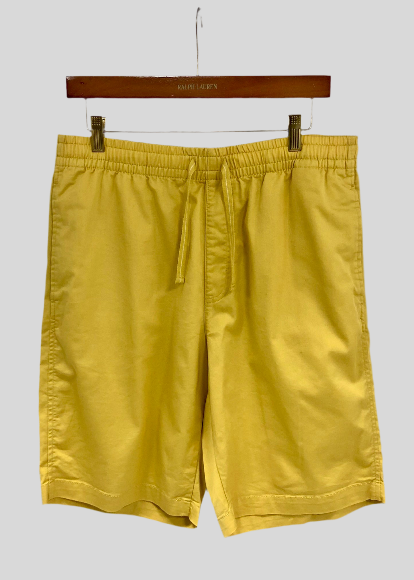 Short Casual Uniqlo 🇯🇵 color mostaza talla L