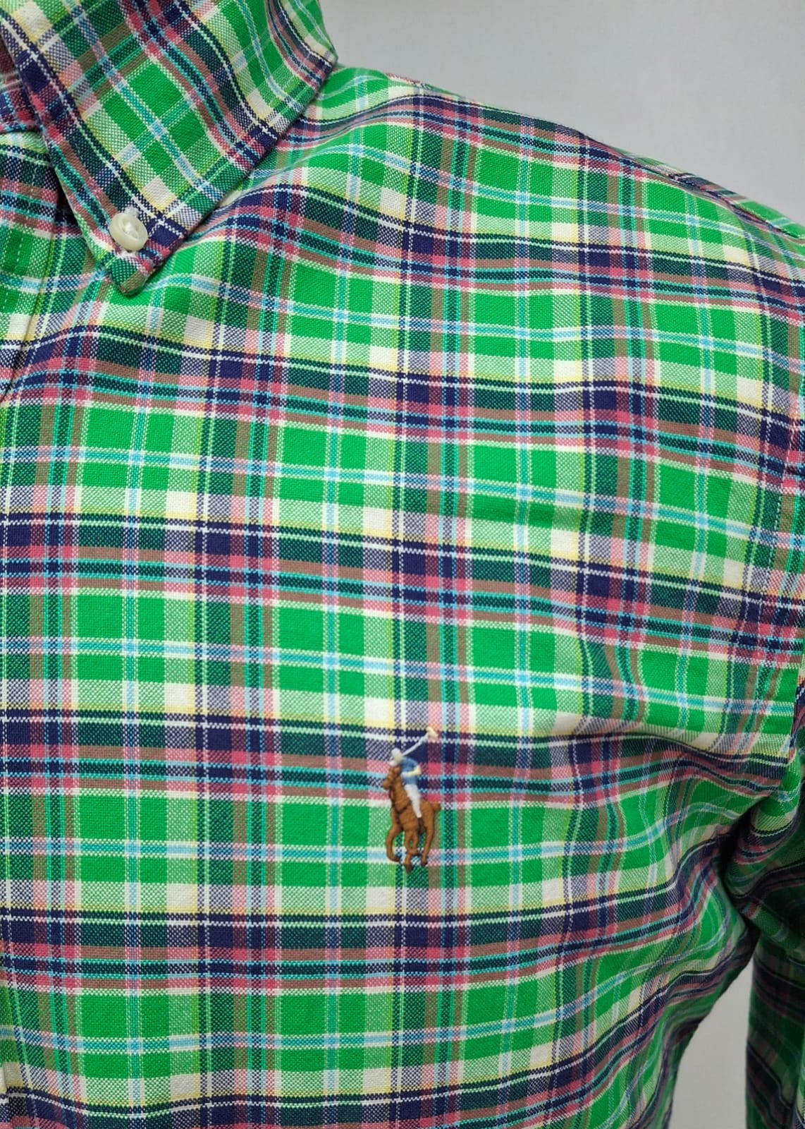 Camisa Polo Ralph Lauren 🏇🏼 Oxford con patron de cuadros tartán en color verde, azul, rosado y blanco Talla M Entalle Regular