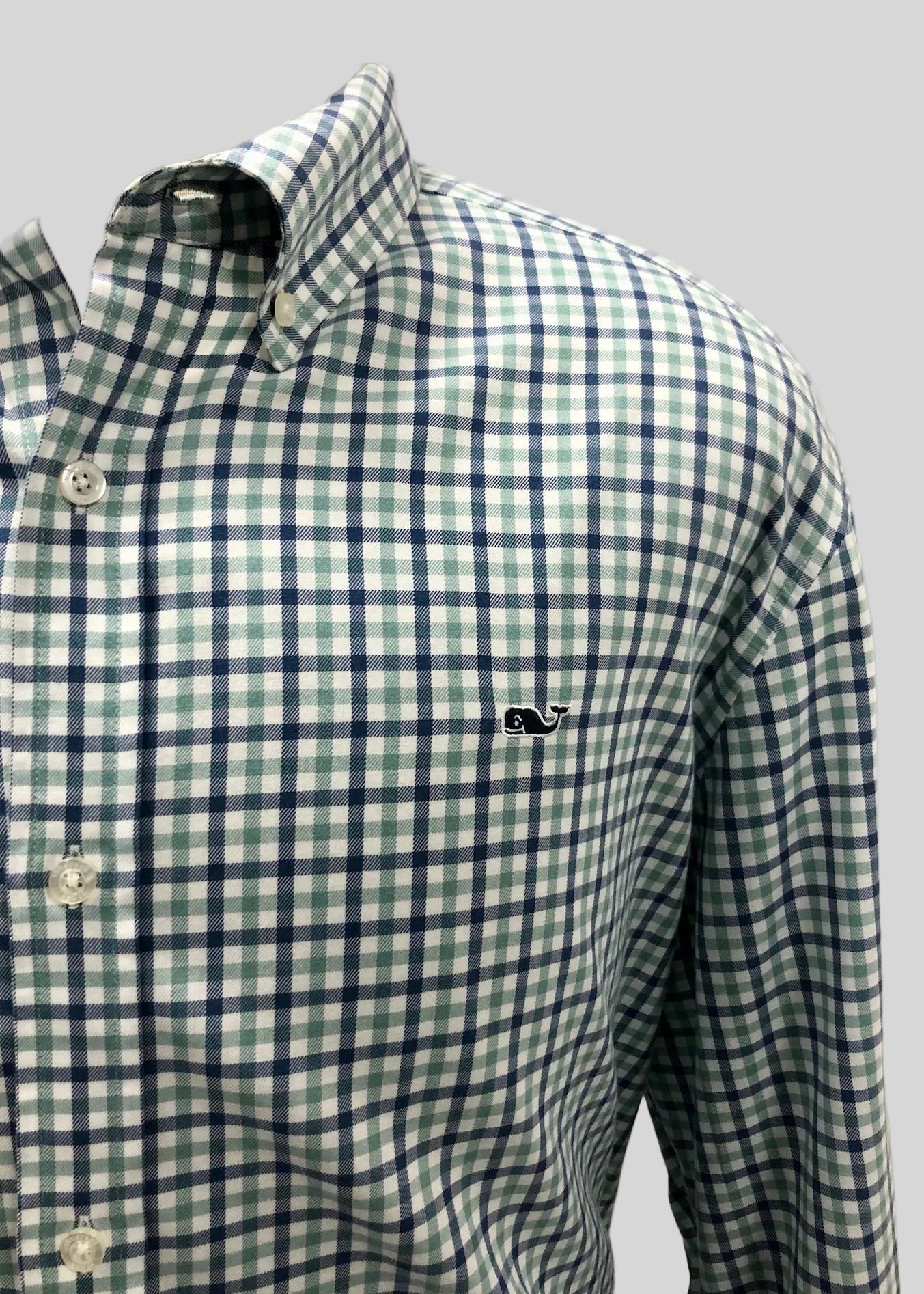 Camisa Vineyard Vines 🐳 Color blanco con patrón de cuadros en color azul y verde claro Talla XXL Entalle Regular