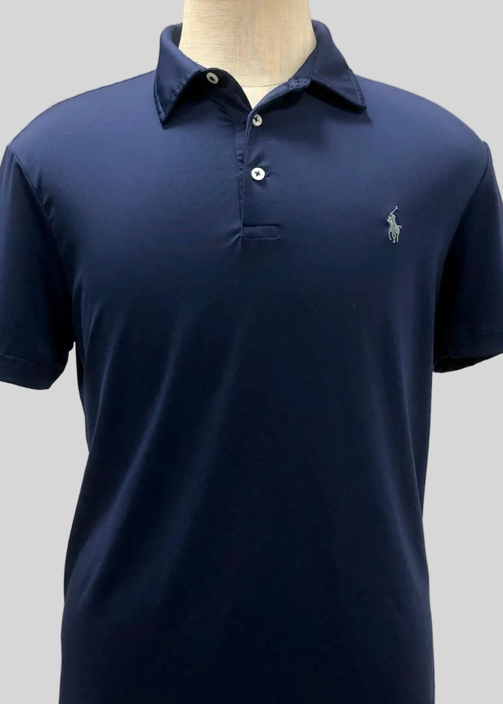 Camiseta Polo Ralph Lauren 🏇🏼 Tela performance color azul navy Talla L Entalle Regular